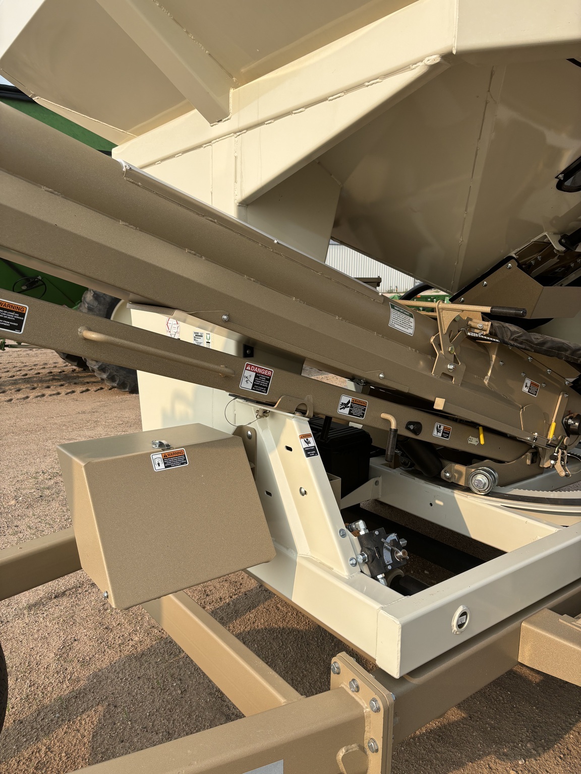 2022 Unverferth 2755XL Seed Tender