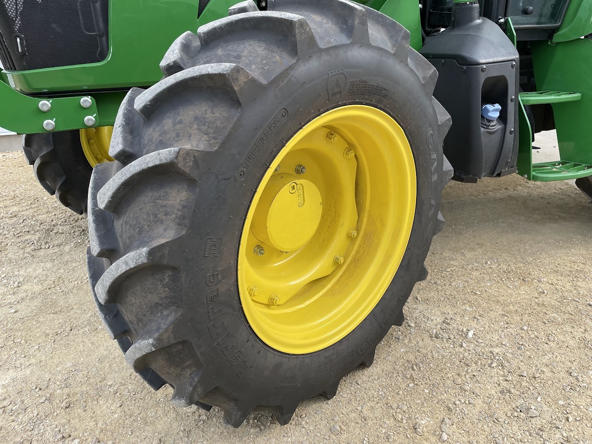 2022 John Deere 5090E Tractor