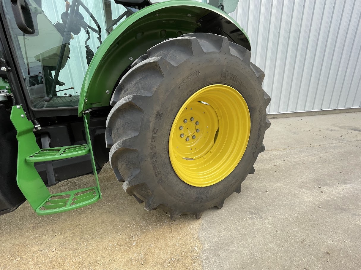 2022 John Deere 5090E Tractor