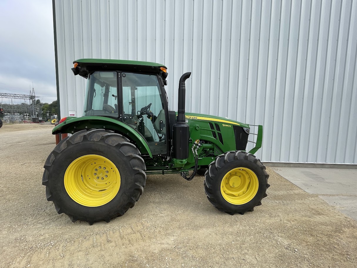 2022 John Deere 5090E Tractor