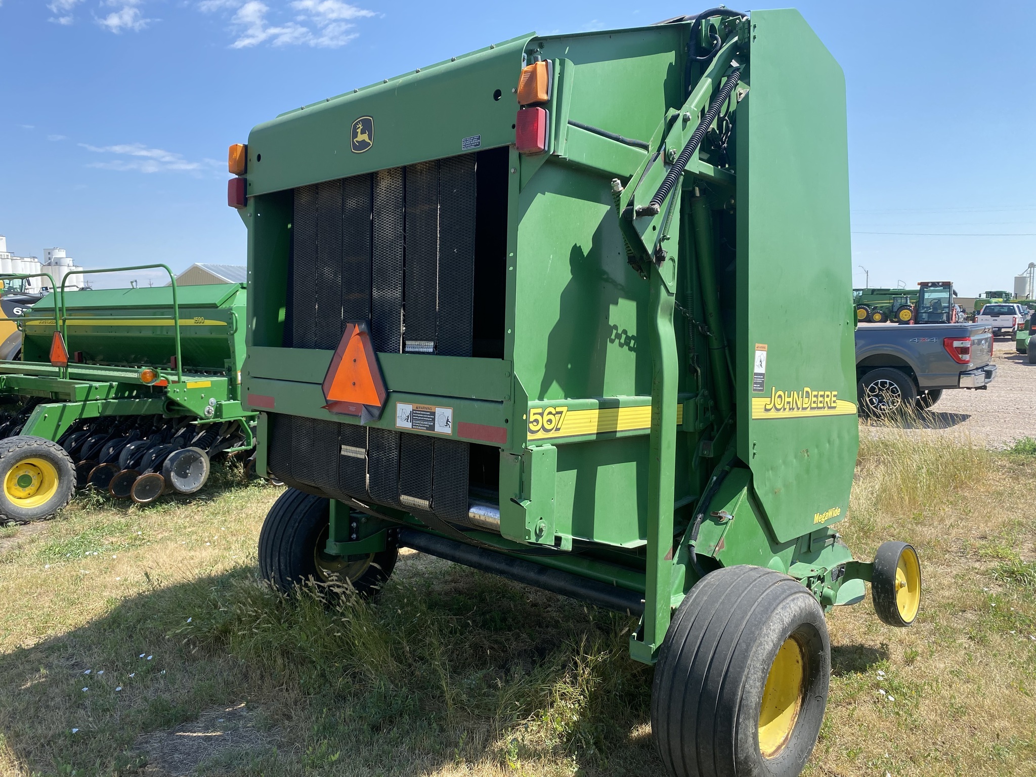 2004 John Deere 567 Round Baler