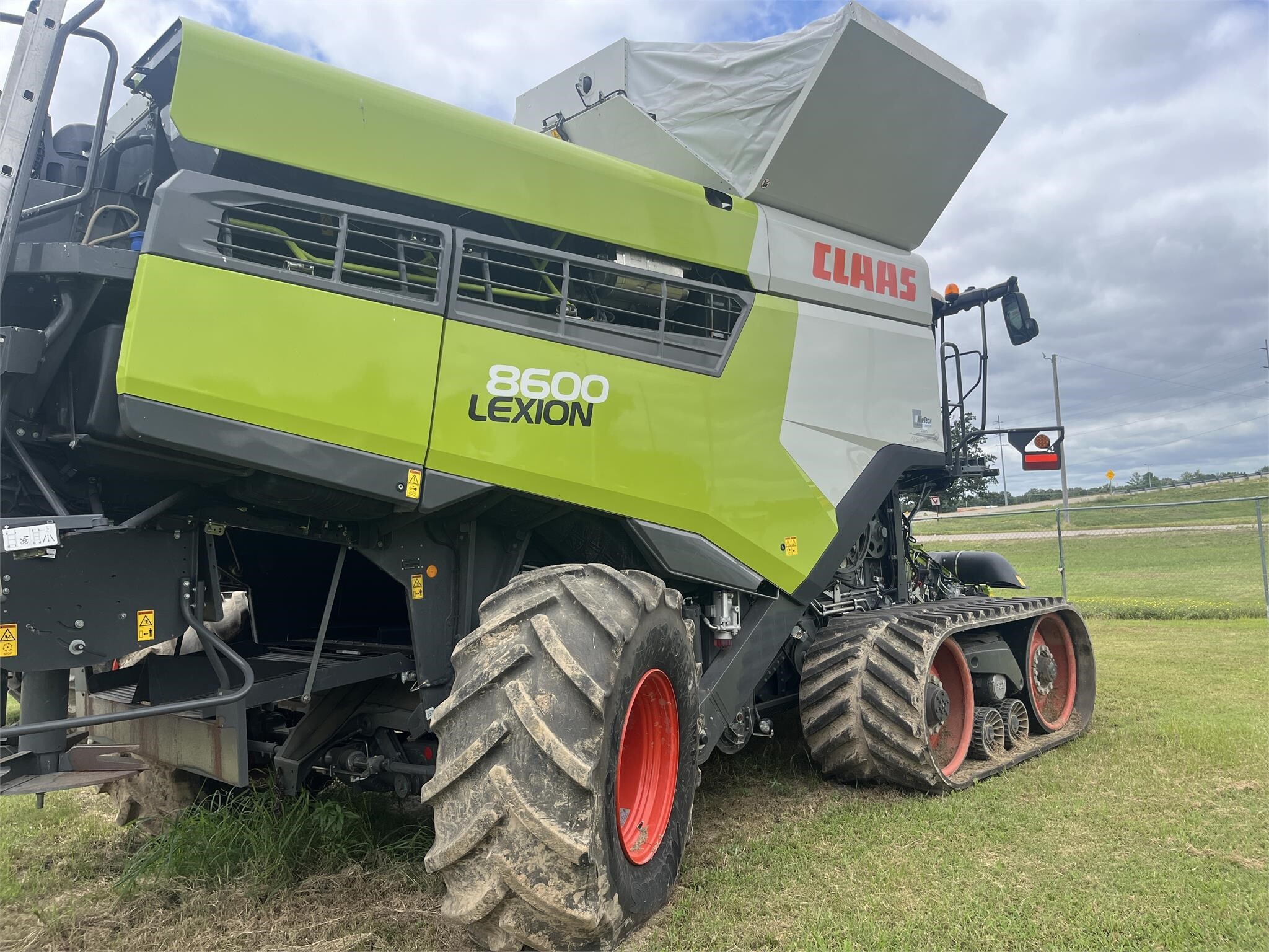 2021 Claas LEXION 8600TT Combine