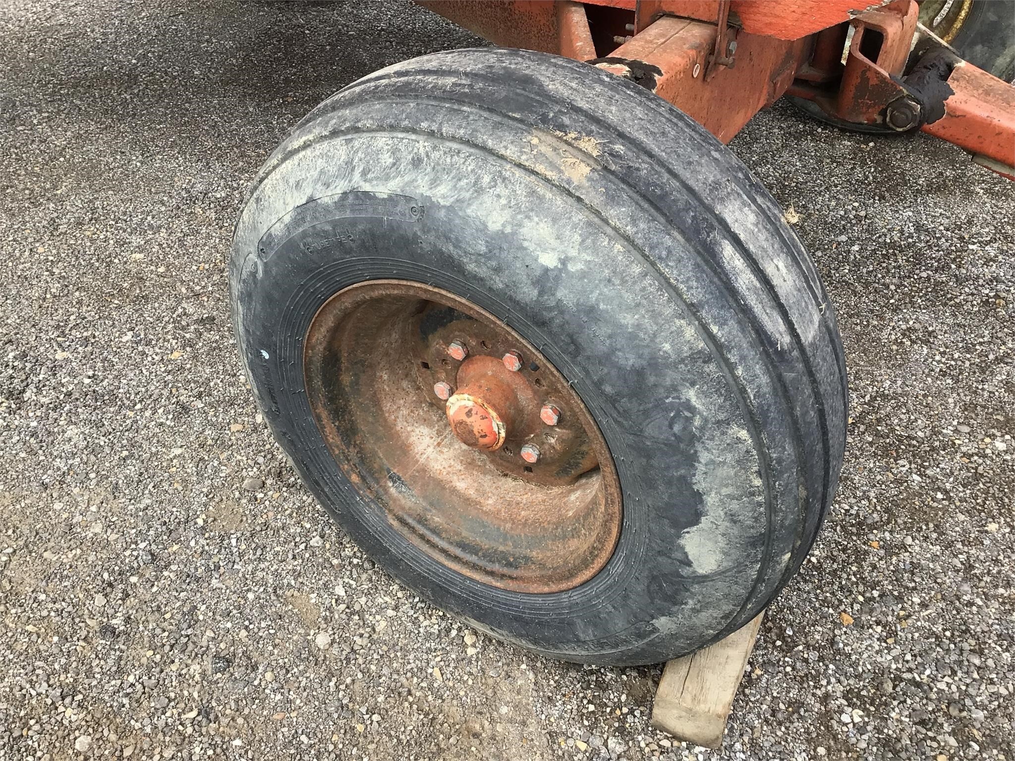  J&M 250-7 Gravity Wagon