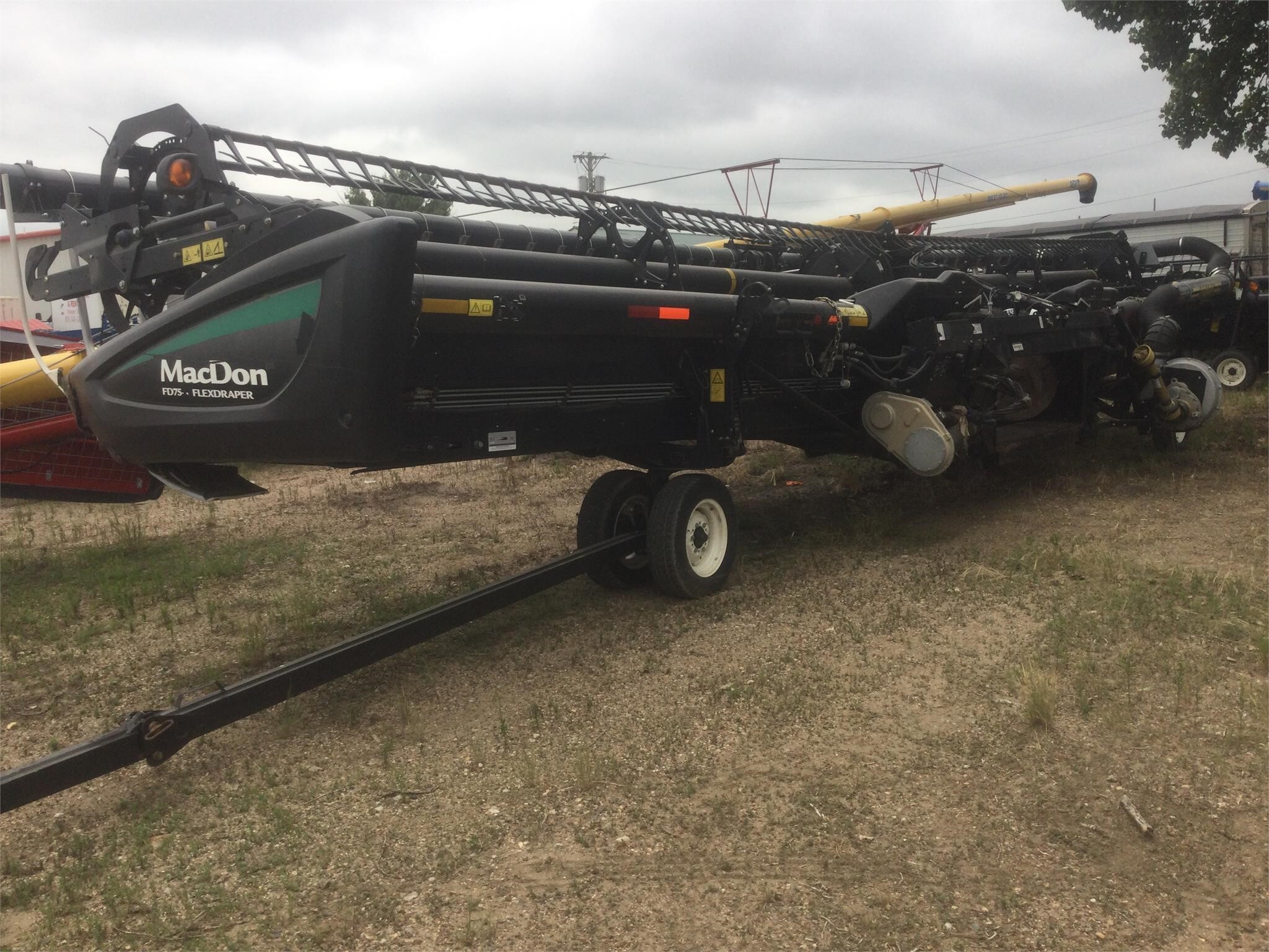 2013 MacDon FD75 Platform
