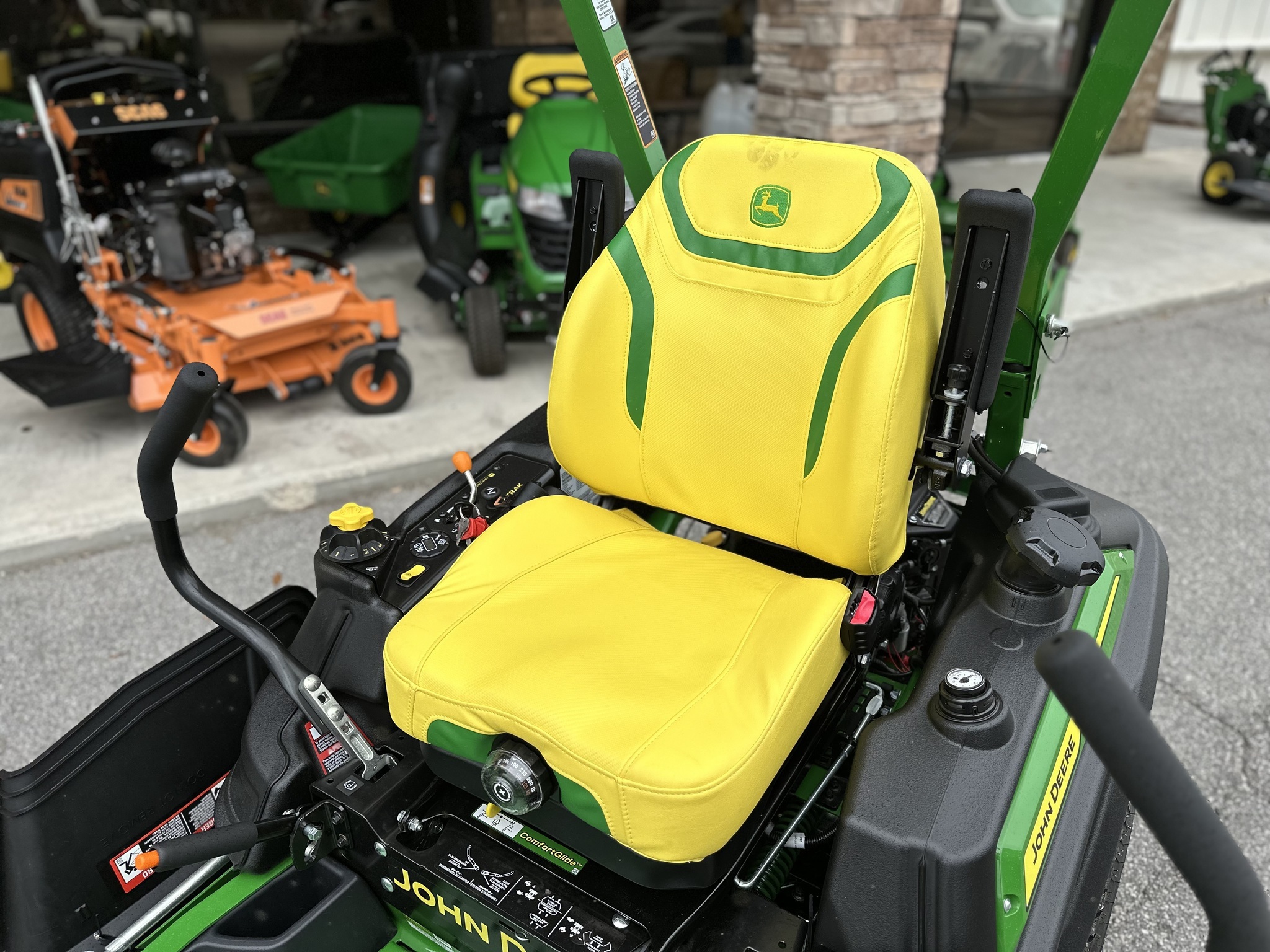 2025 John Deere Z920M Lawn Mower $12,699 Machinery Pete