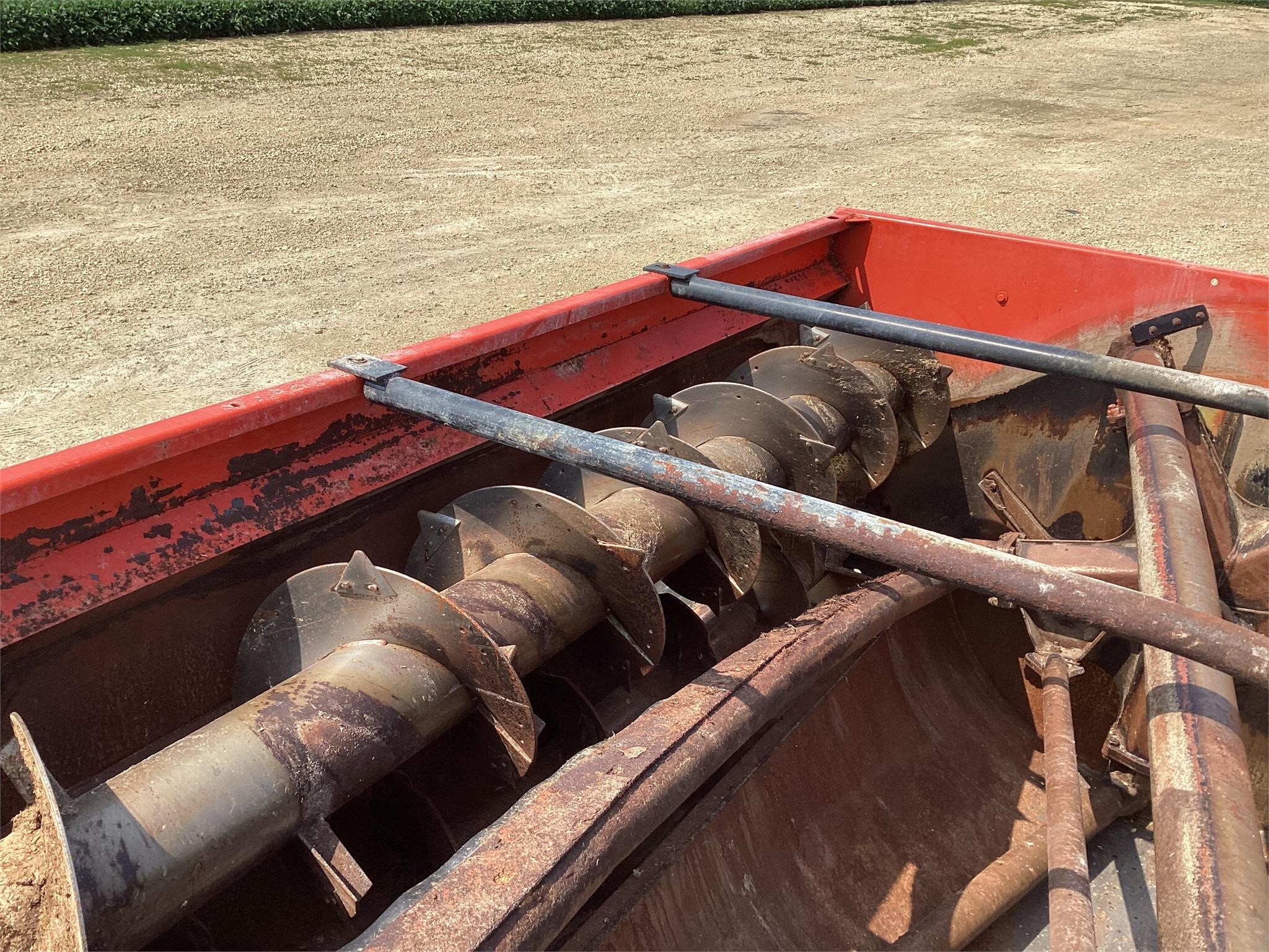 2014 Kuhn Knight RA136 Grinders and Mixer