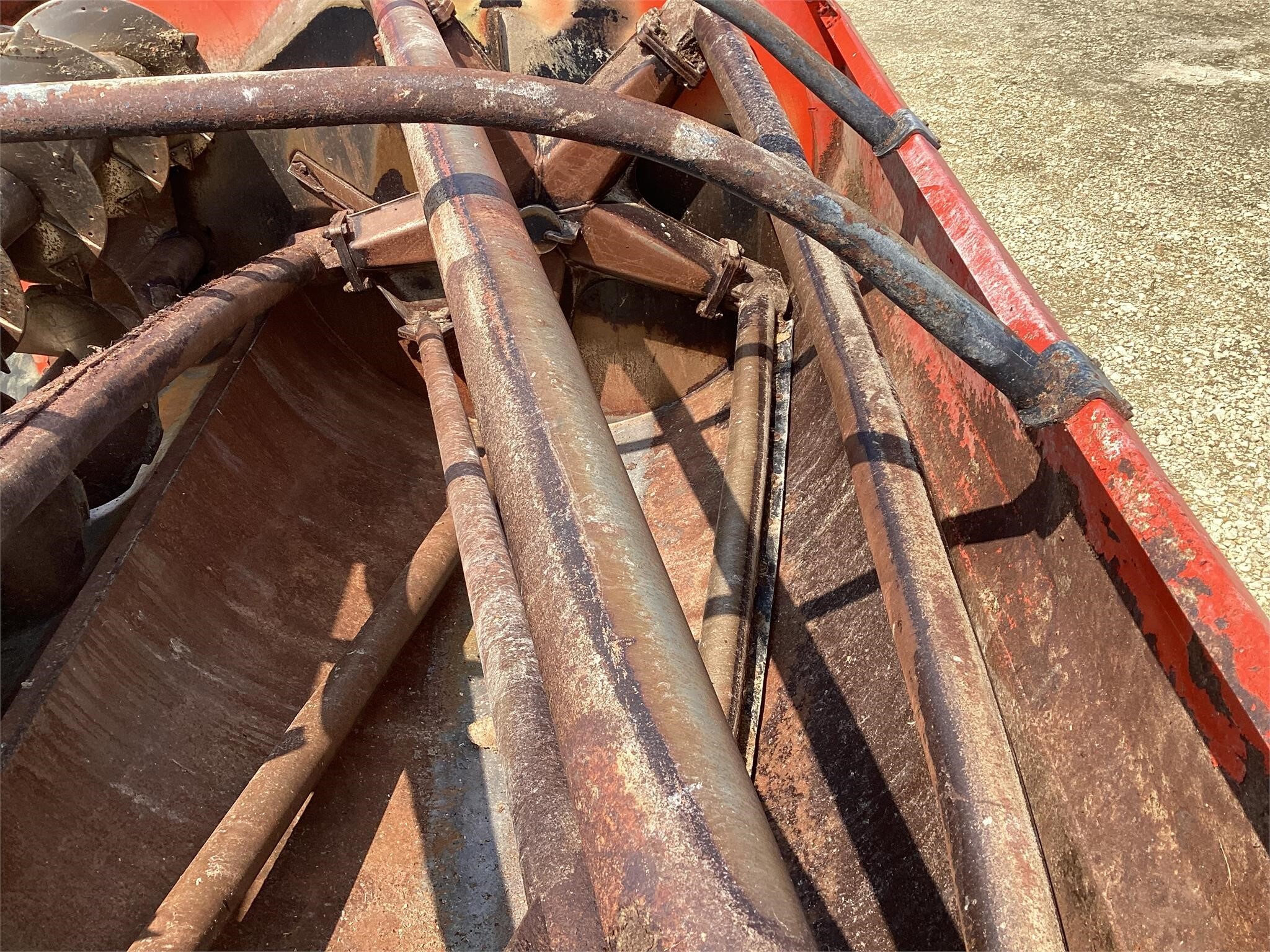 2014 Kuhn Knight RA136 Grinders and Mixer