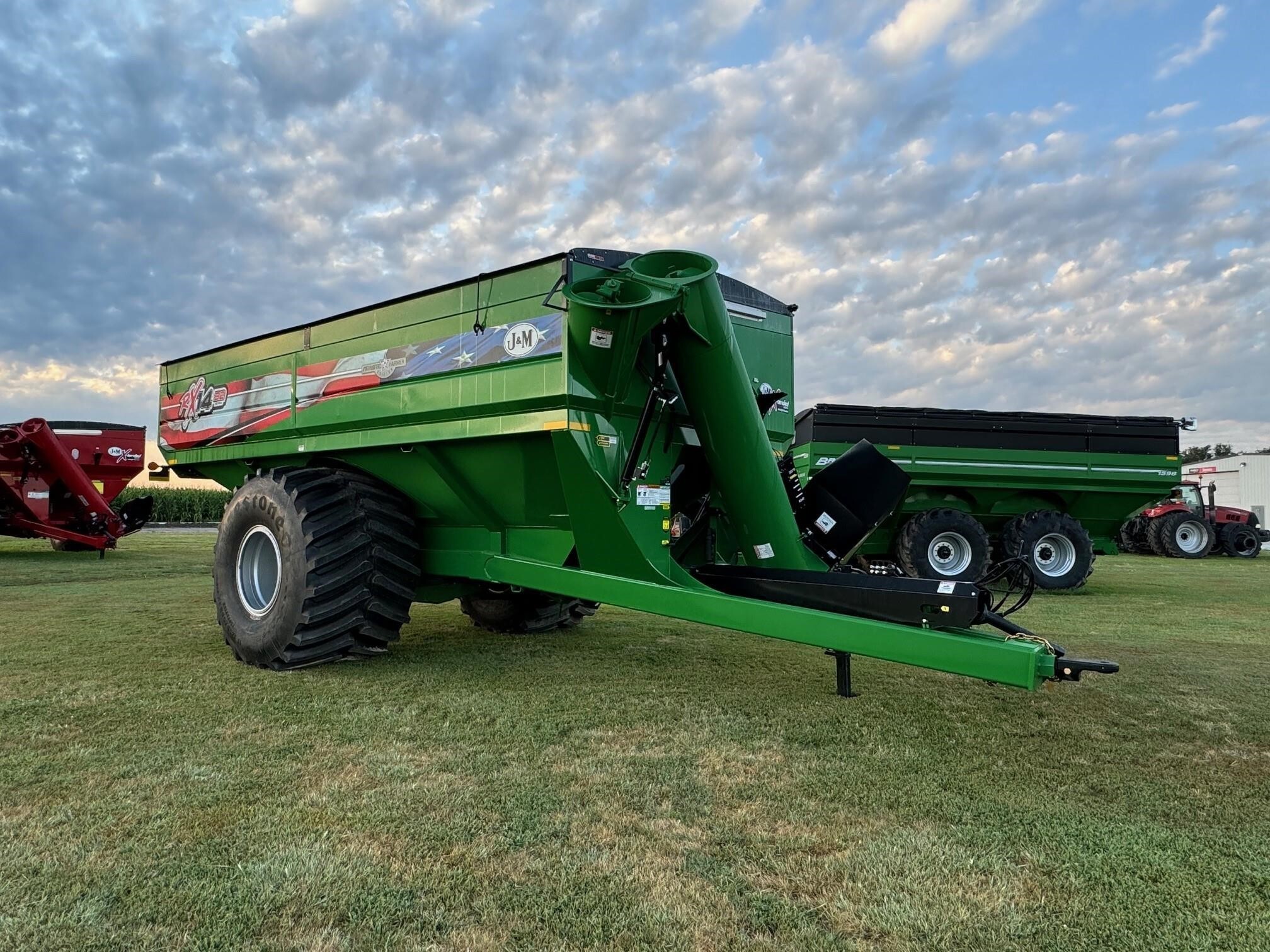 2024 J&M 1432-22S Grain Cart