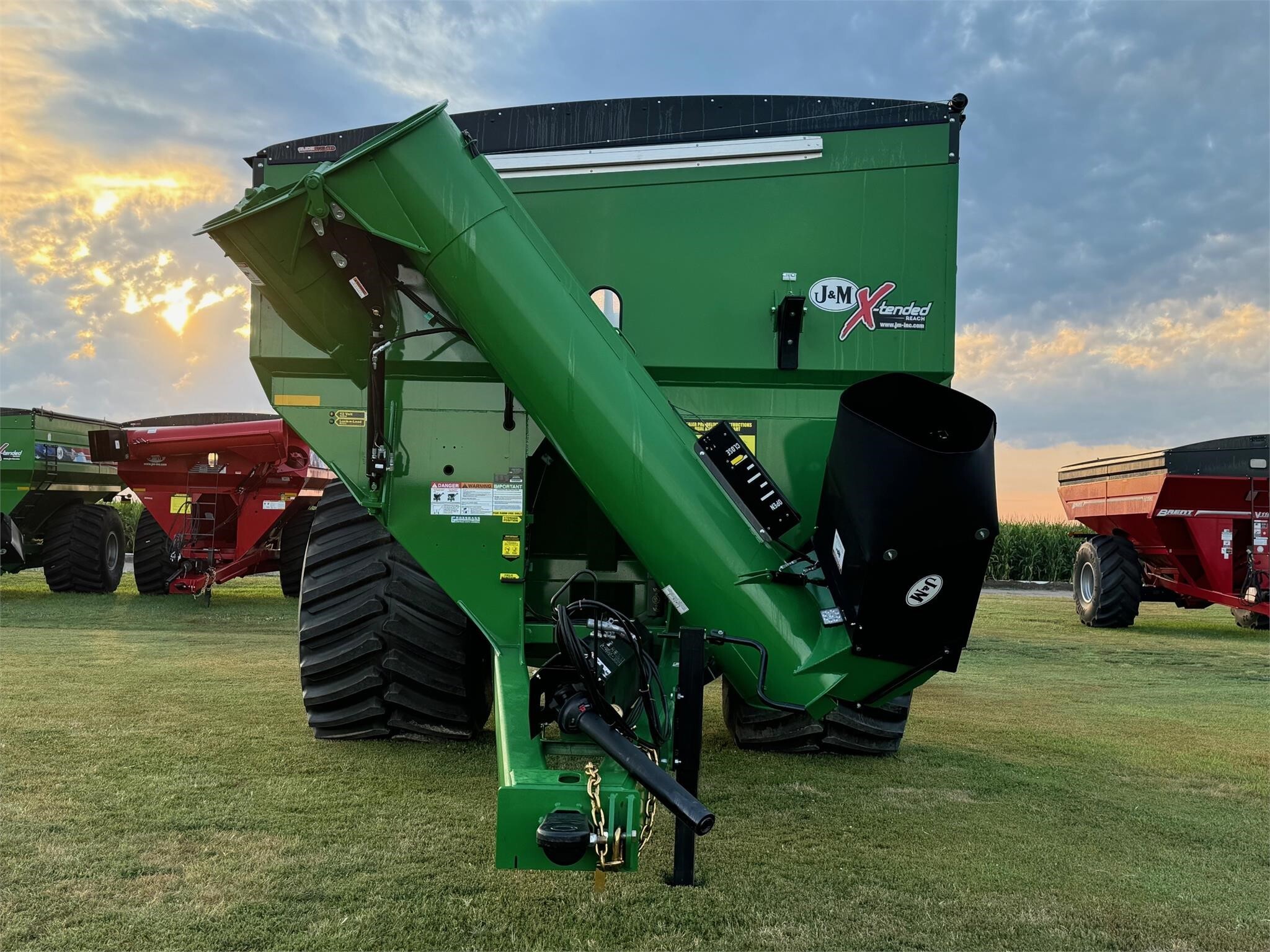 2024 J&M 1432-22S Grain Cart