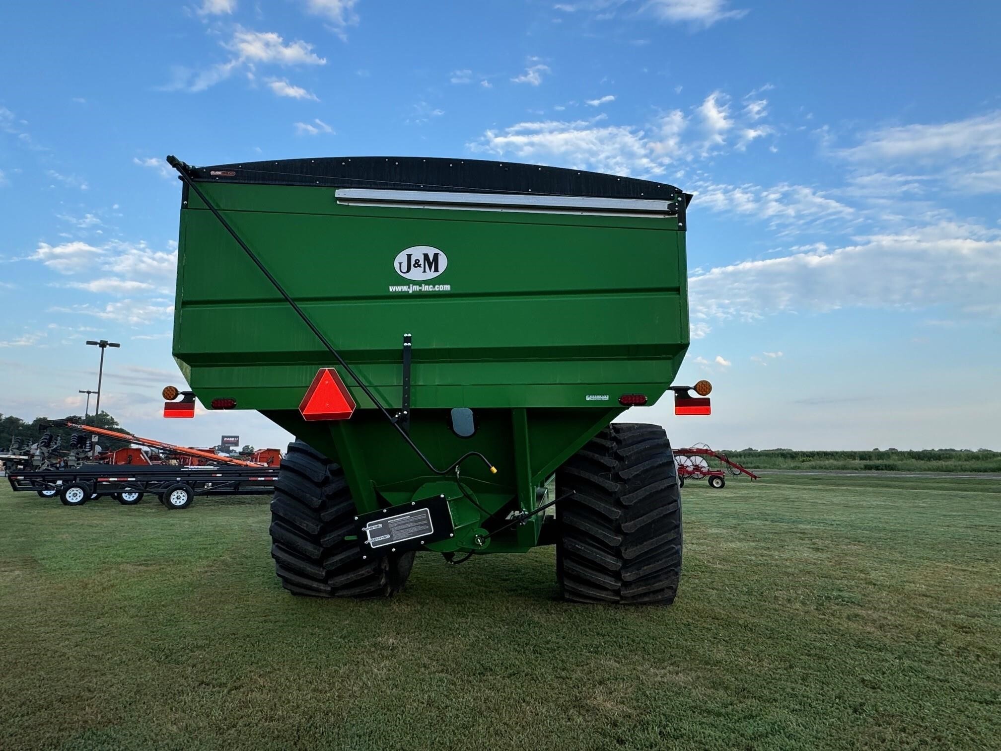 2024 J&M 1432-22S Grain Cart