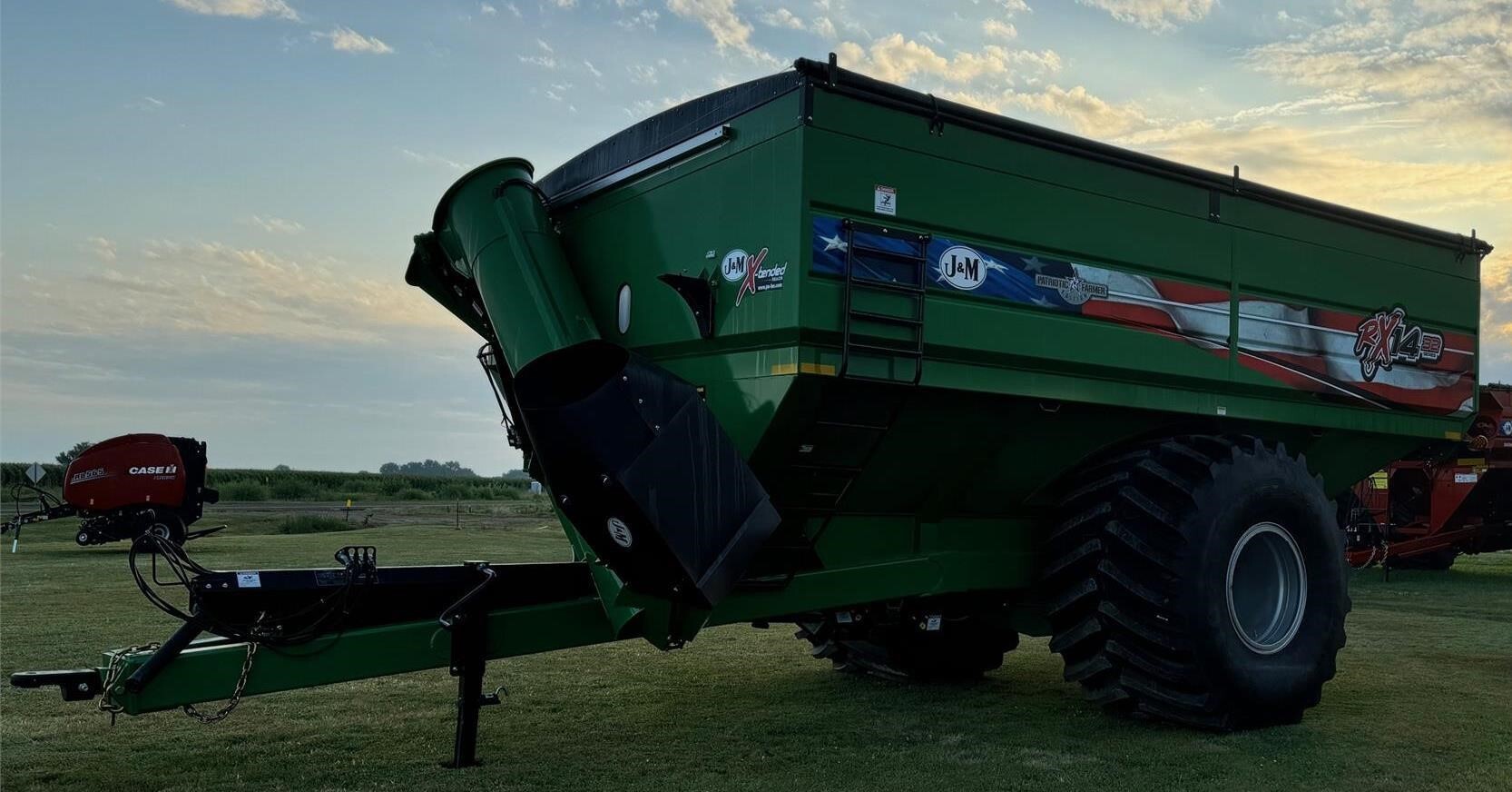 2024 J&M 1432-22S Grain Cart