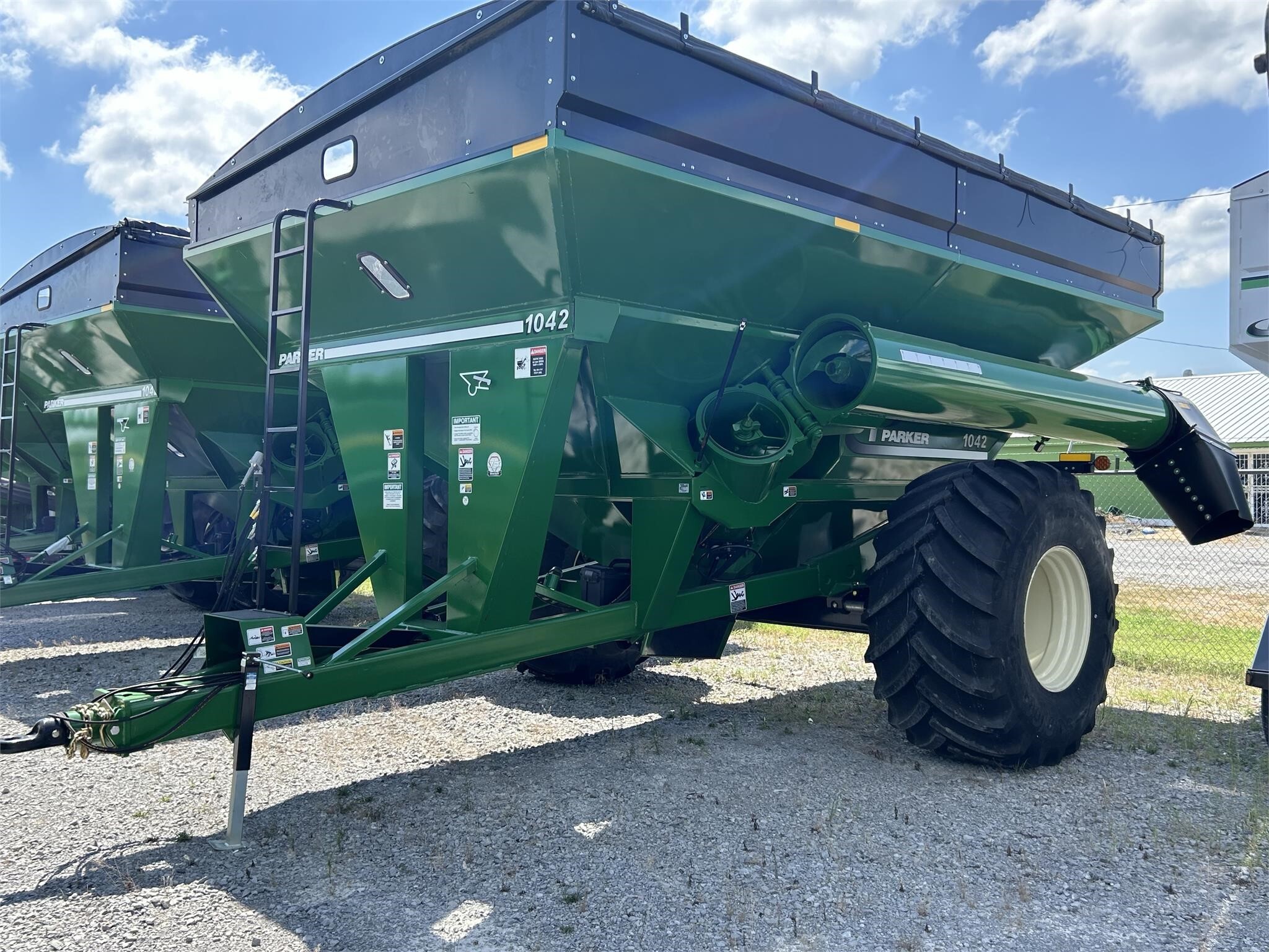 2023 Parker 1042 Grain Cart