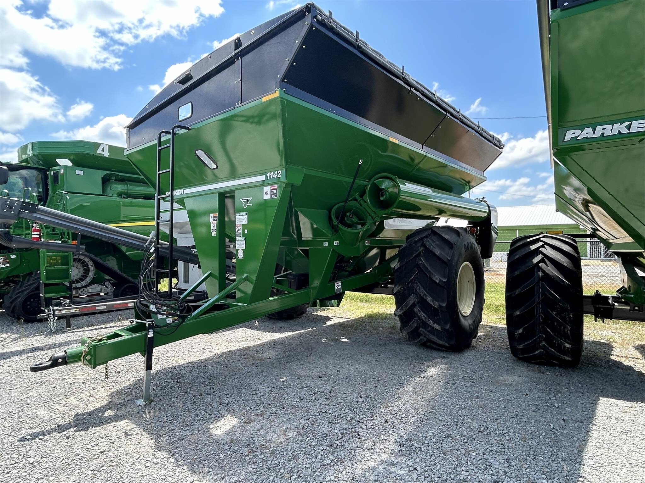 2023 Parker 1142 Grain Cart