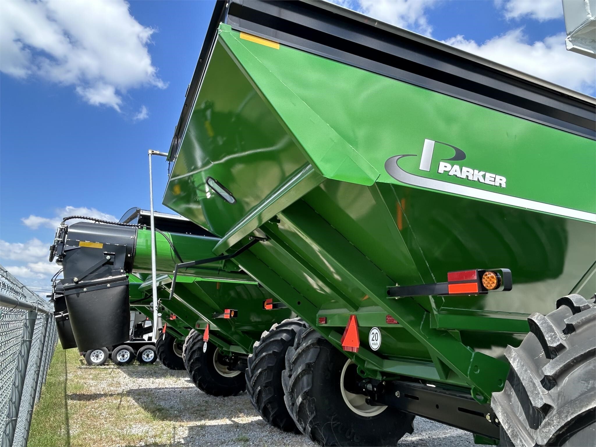 2023 Parker 1142 Grain Cart