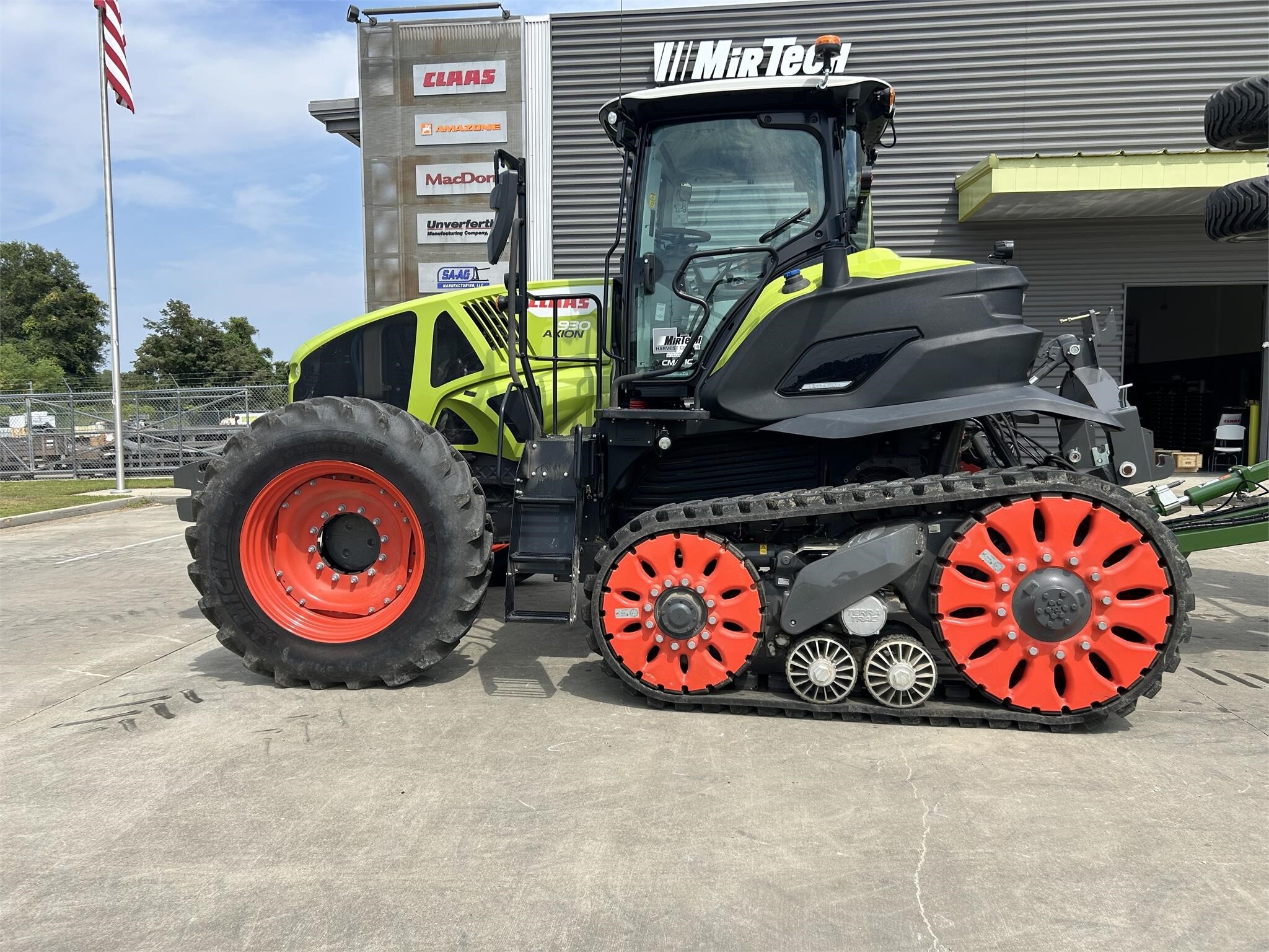 2024 Claas AXION 930TT Tractor