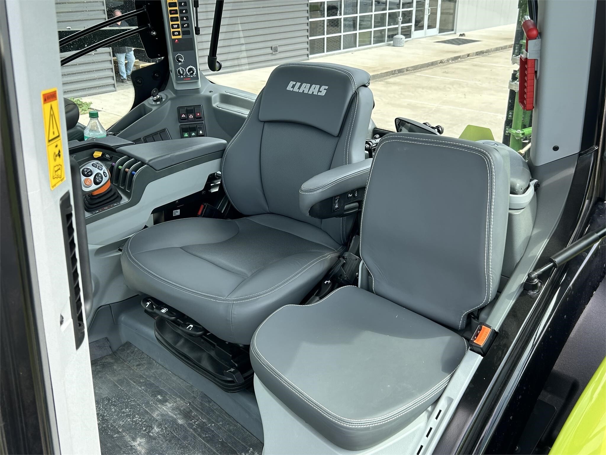 2024 Claas AXION 930TT Tractor