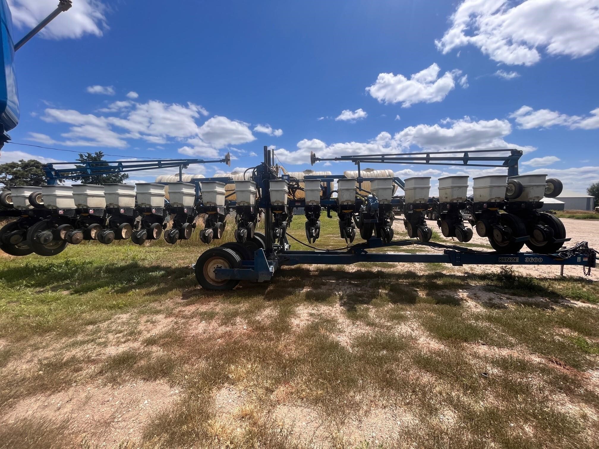 2007 Kinze 3600 Planter