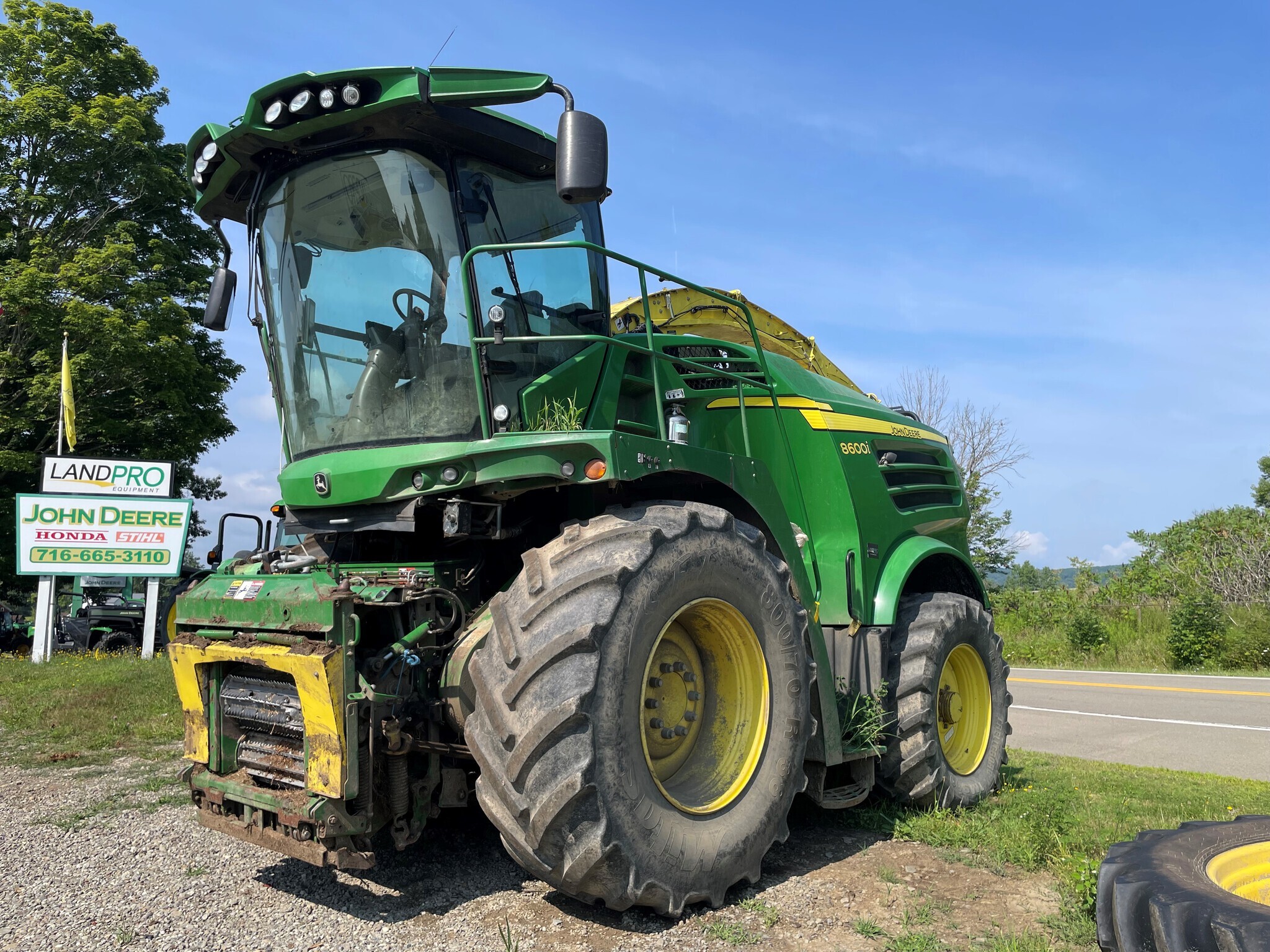 2017 John Deere 8600 Self-Propelled Forage Harvester