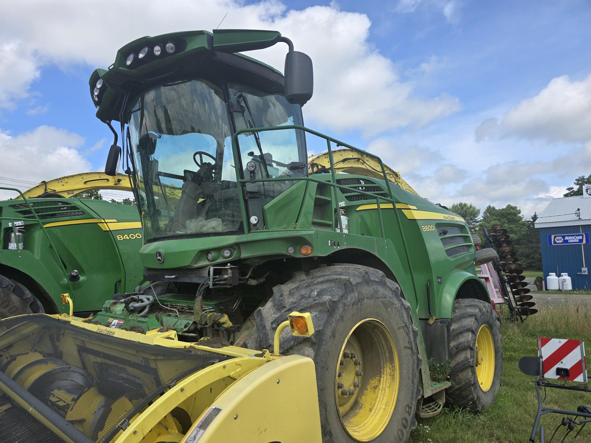 2017 John Deere 8600 Self-Propelled Forage Harvester