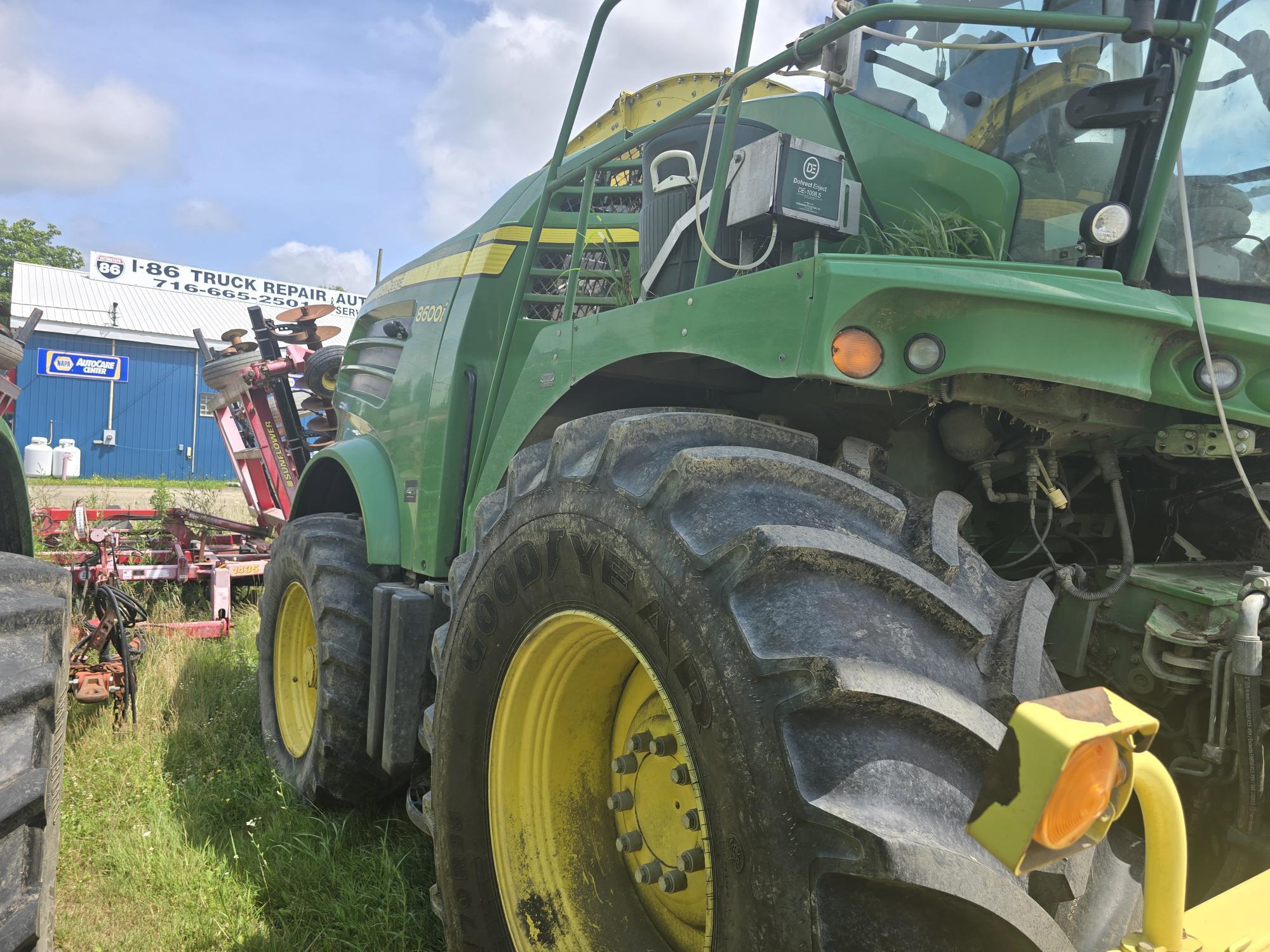 2017 John Deere 8600 Self-Propelled Forage Harvester
