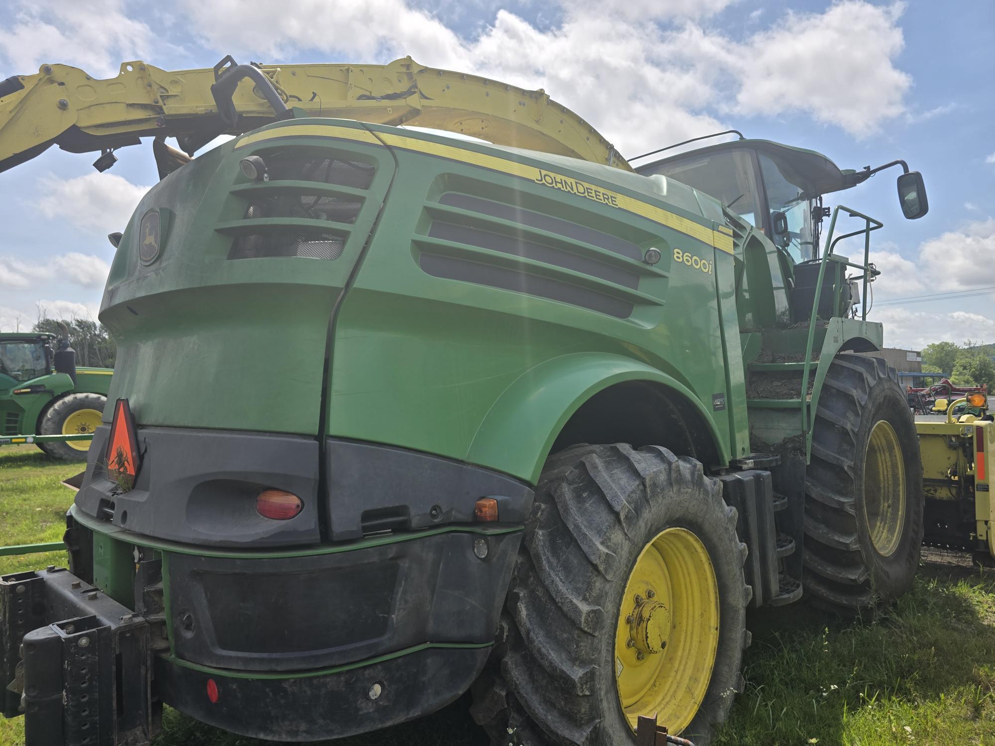 2017 John Deere 8600 Self-Propelled Forage Harvester