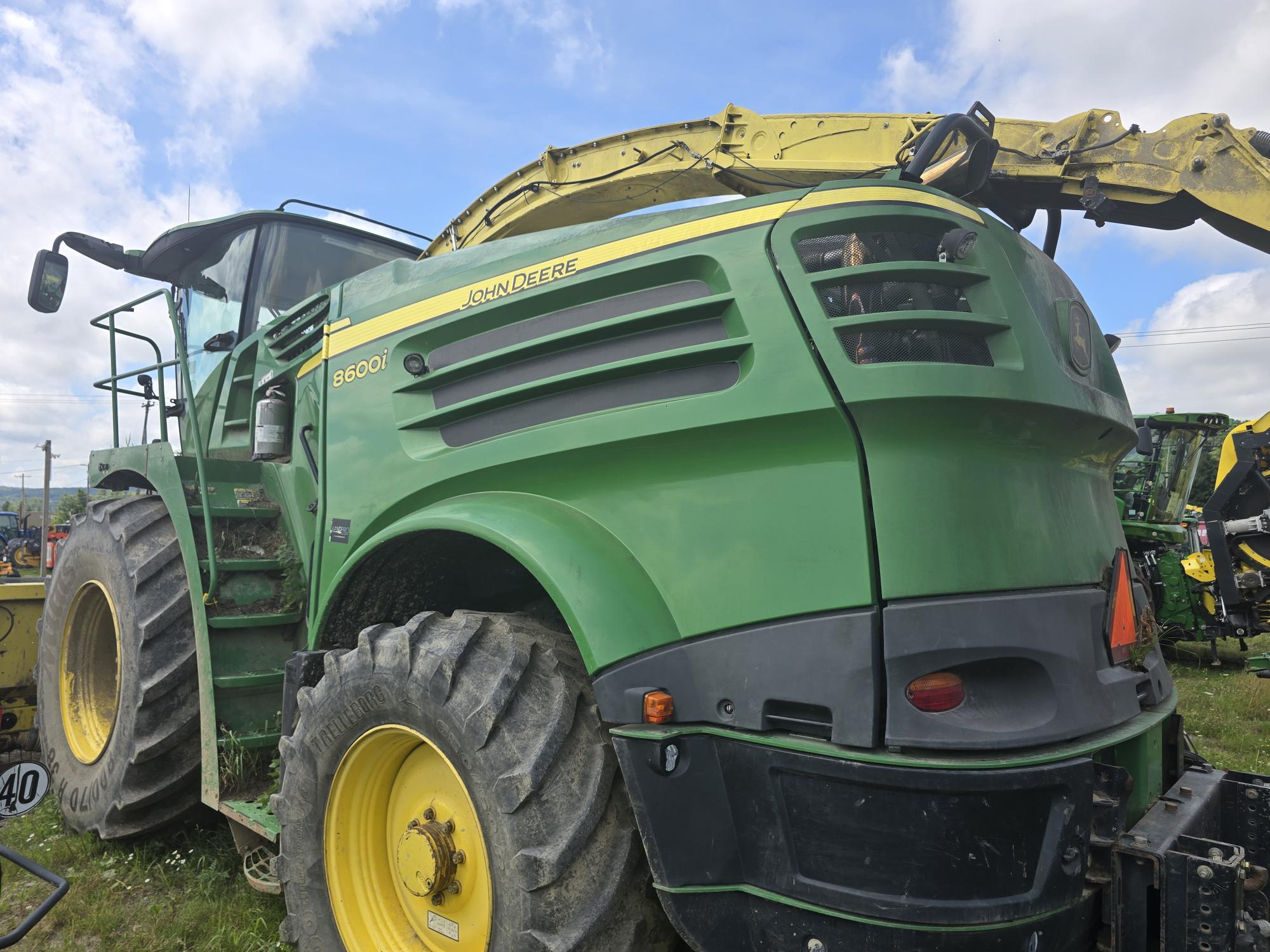 2017 John Deere 8600 Self-Propelled Forage Harvester
