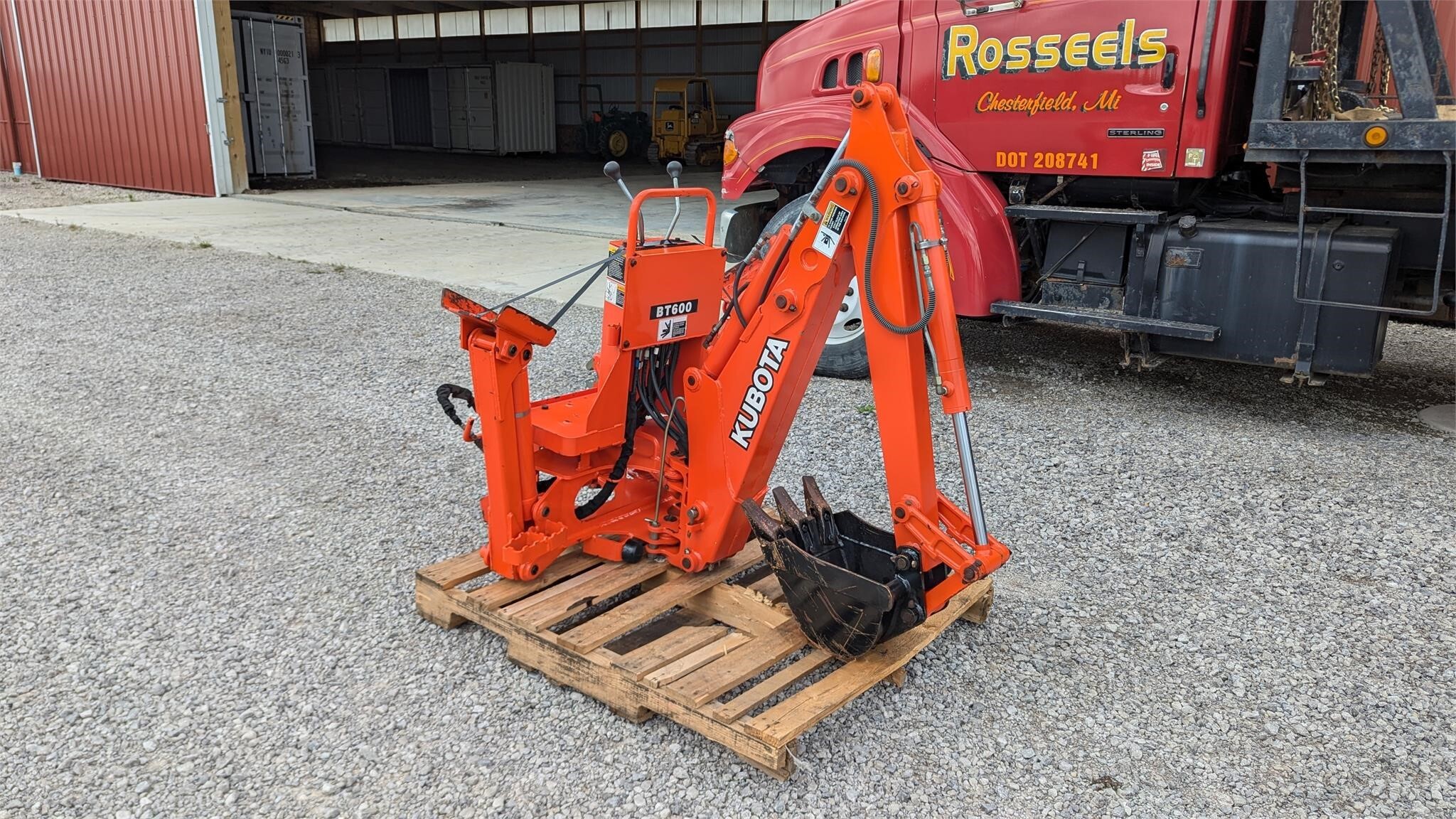  Kubota BT600 Backhoe and Excavator Attachment