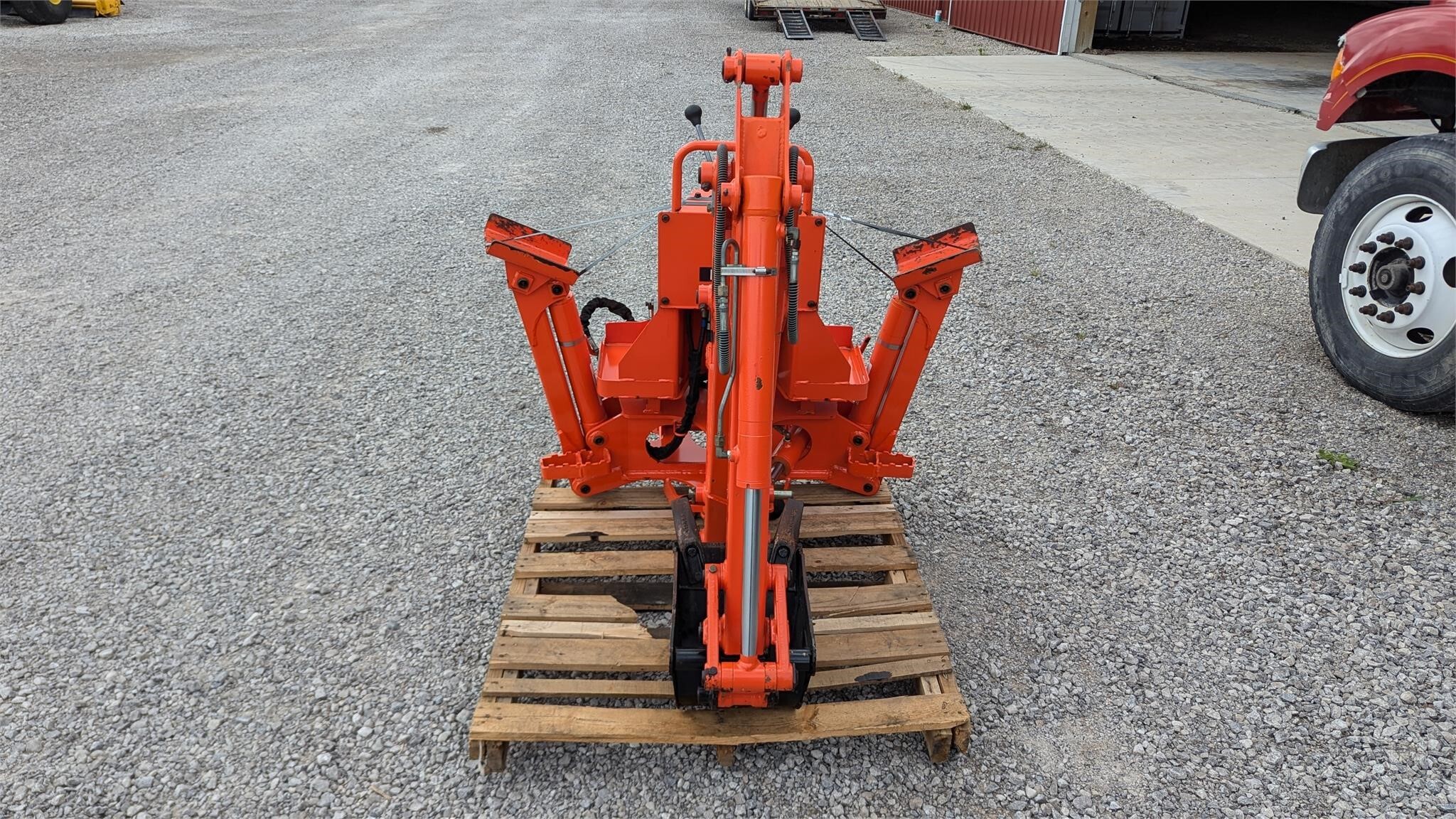  Kubota BT600 Backhoe and Excavator Attachment