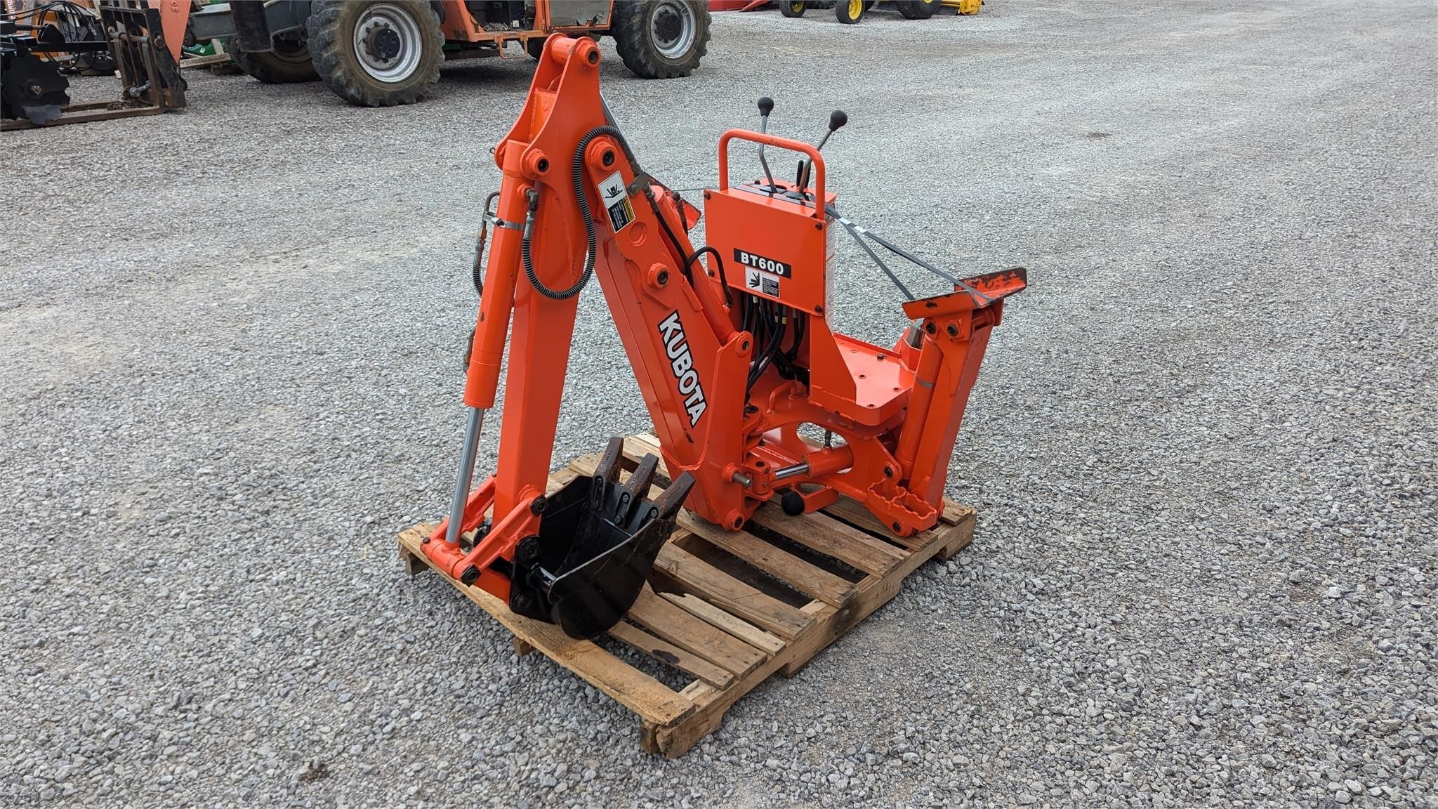  Kubota BT600 Backhoe and Excavator Attachment