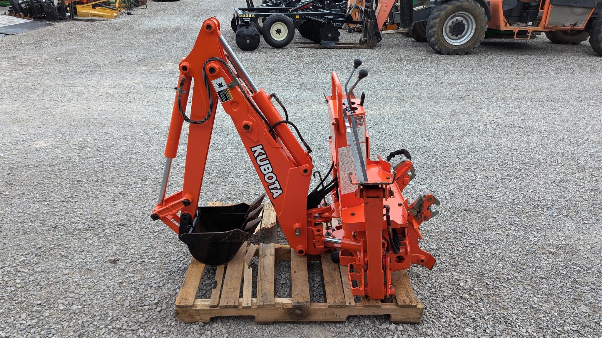  Kubota BT600 Backhoe and Excavator Attachment