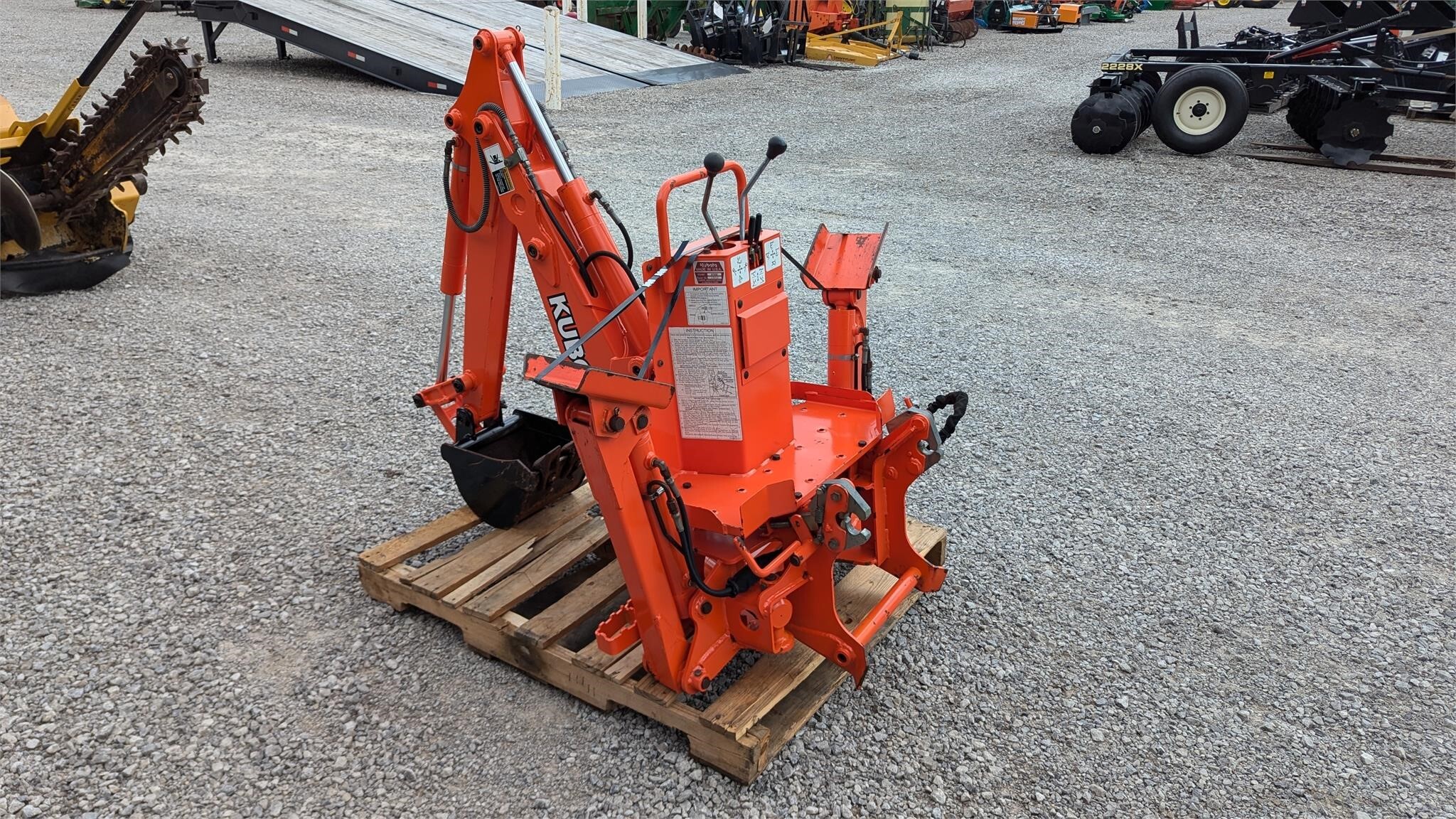  Kubota BT600 Backhoe and Excavator Attachment