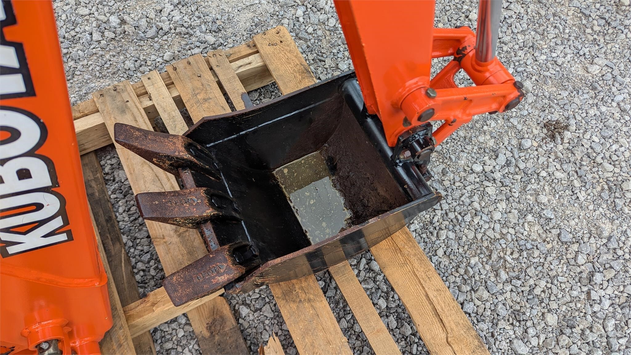  Kubota BT600 Backhoe and Excavator Attachment