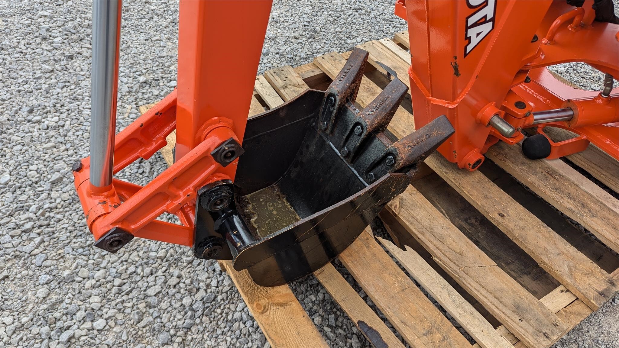  Kubota BT600 Backhoe and Excavator Attachment
