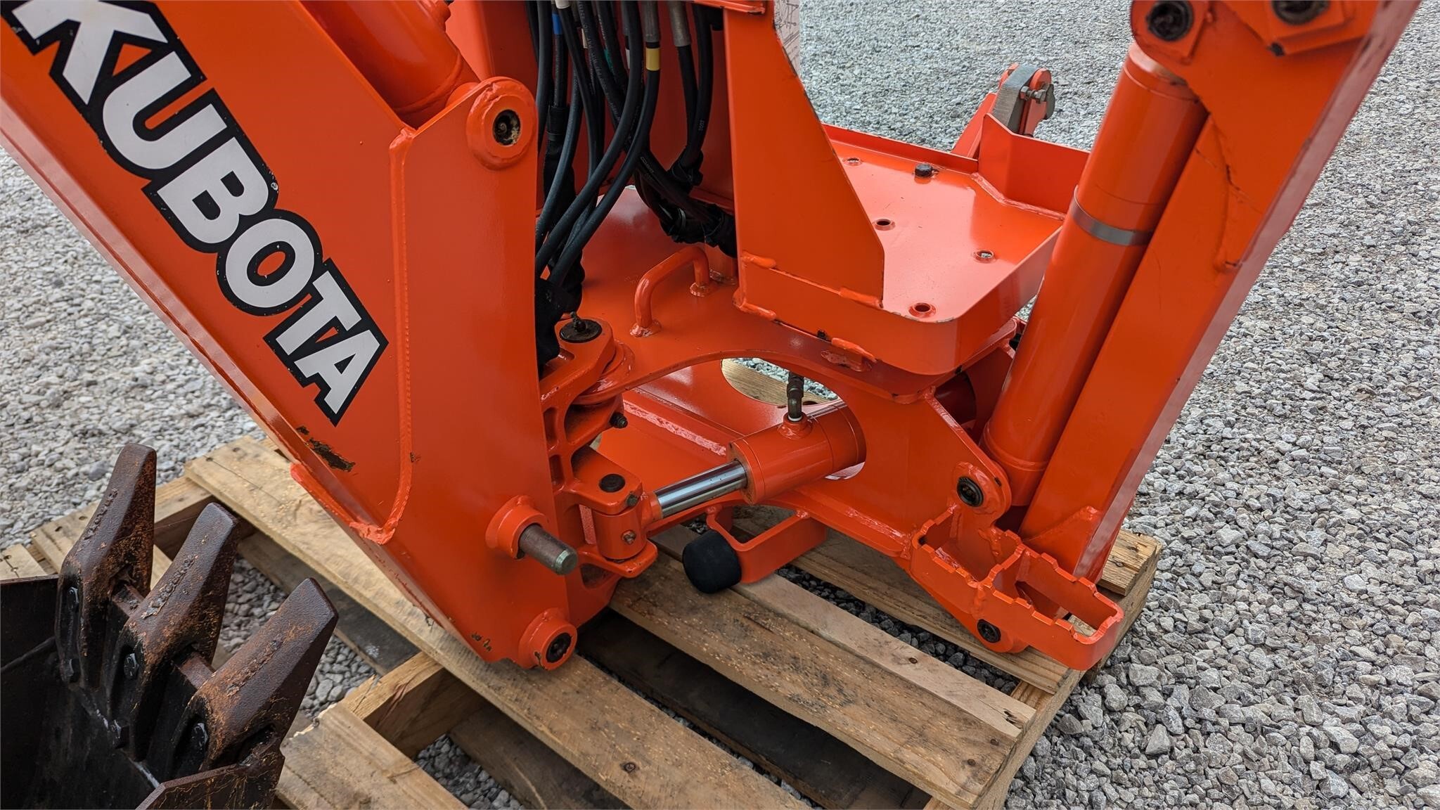  Kubota BT600 Backhoe and Excavator Attachment