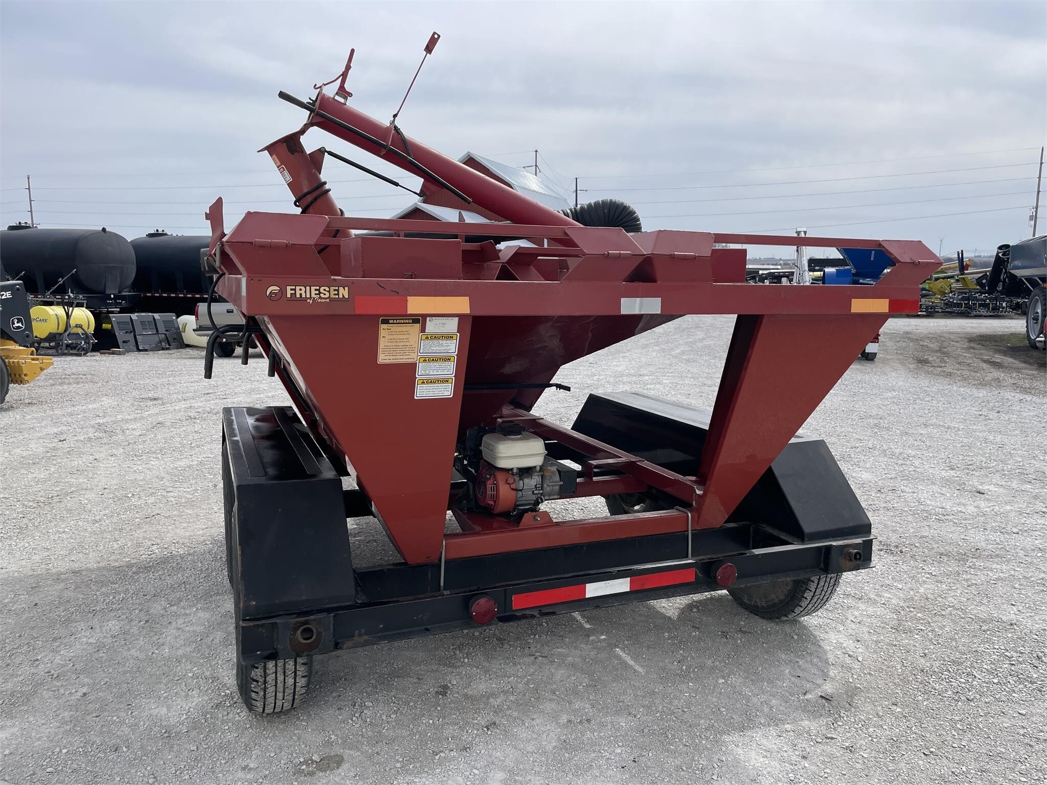  Friesen Titan 4 Seed Tender