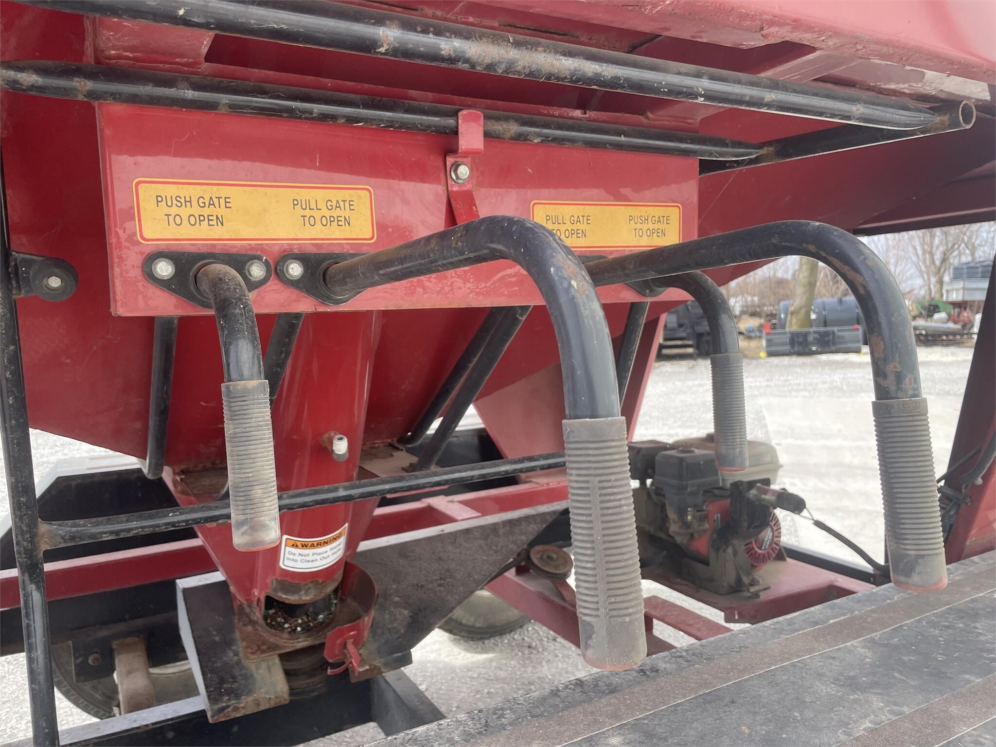 Friesen Titan 4 Seed Tender