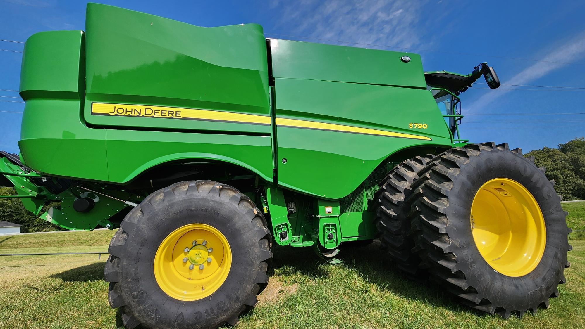 2023 John Deere S790 Combine