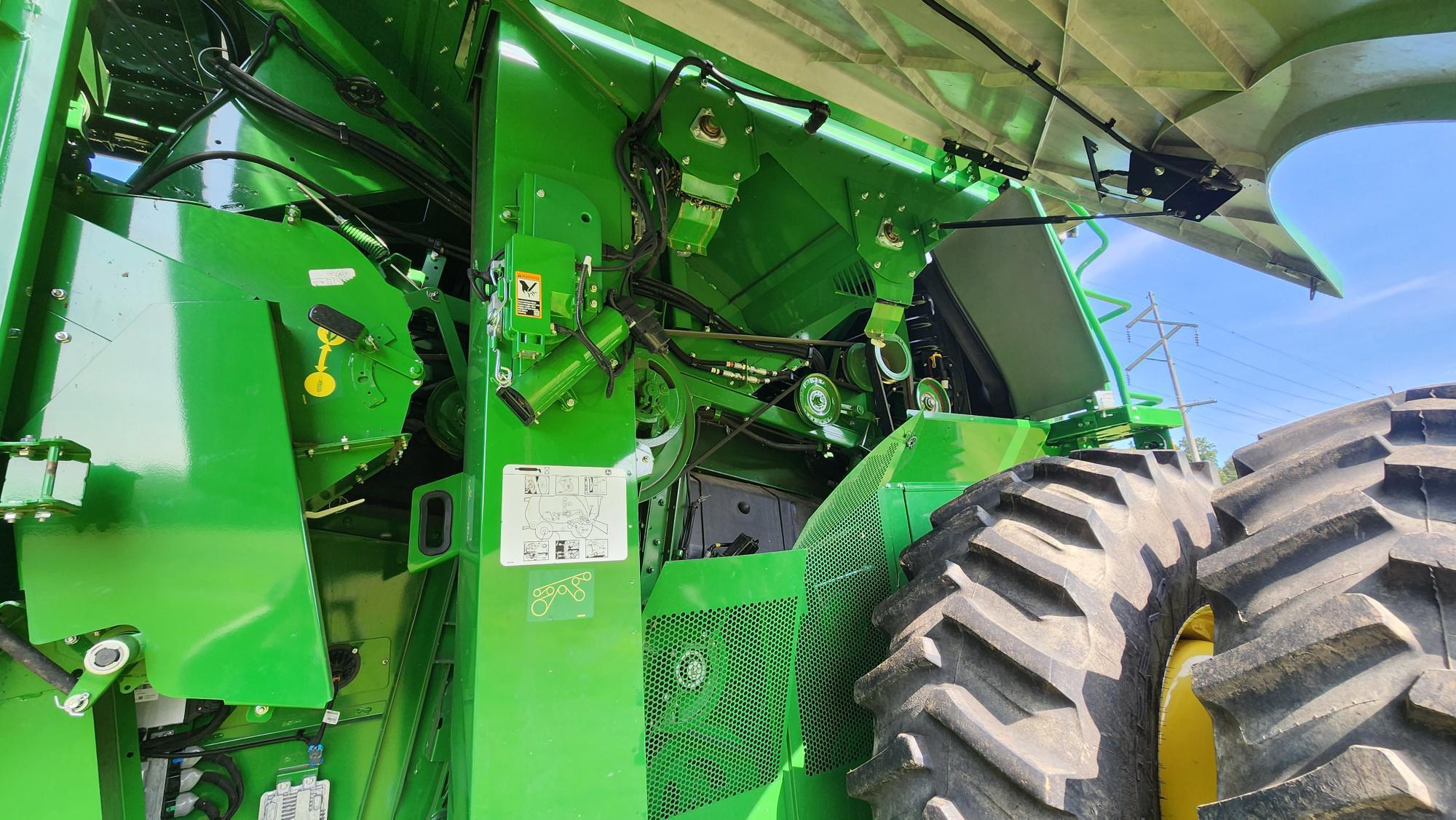 2023 John Deere S790 Combine