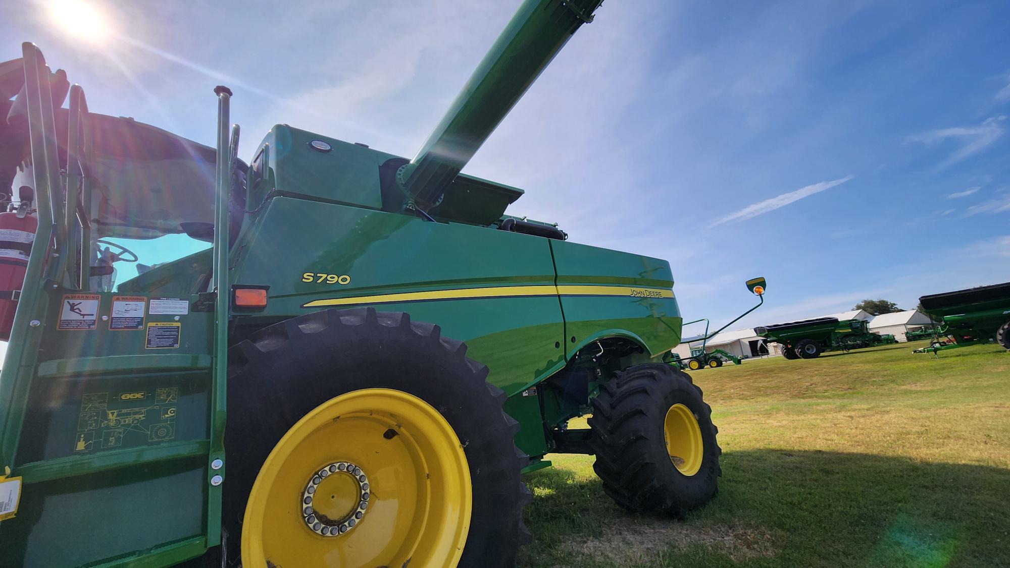 2023 John Deere S790 Combine