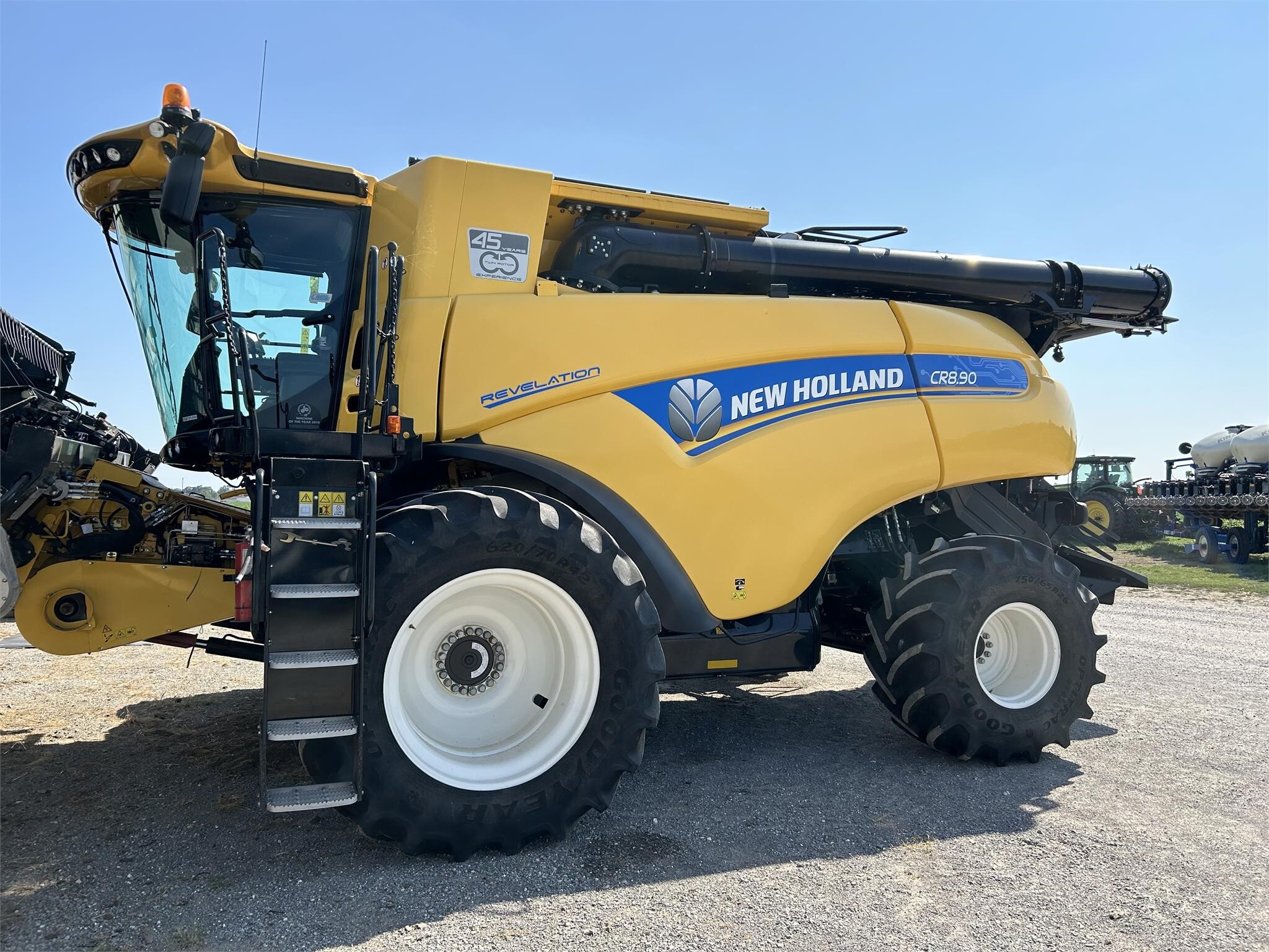 2020 New Holland CR8.90 Combine