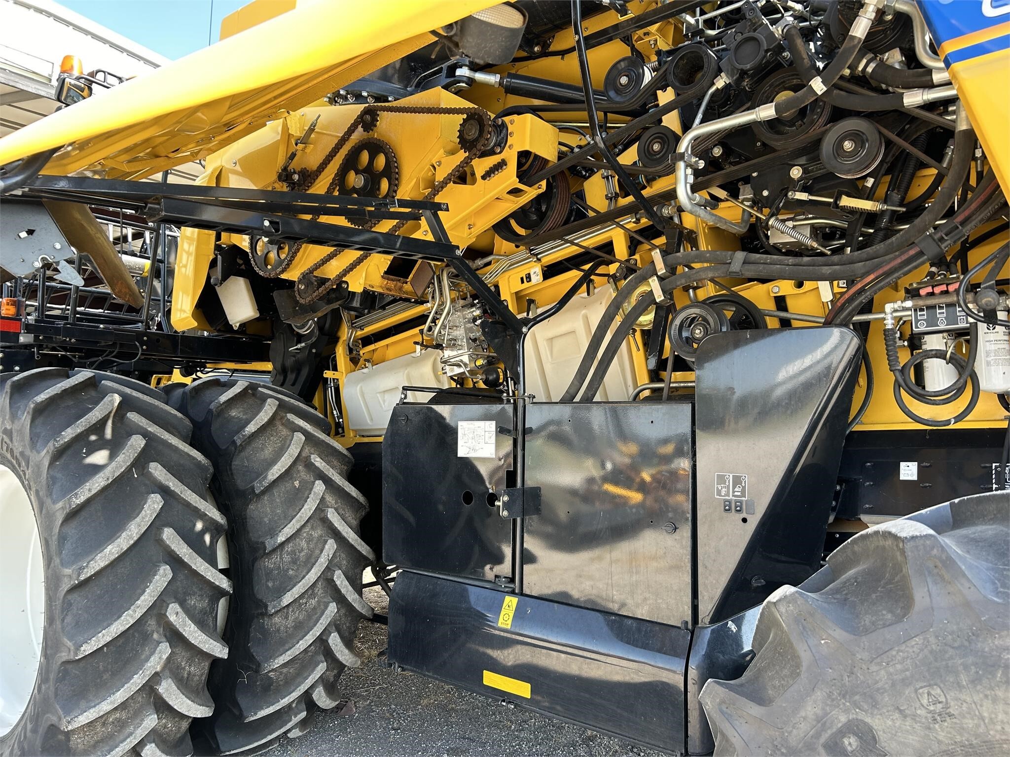 2020 New Holland CR8.90 Combine