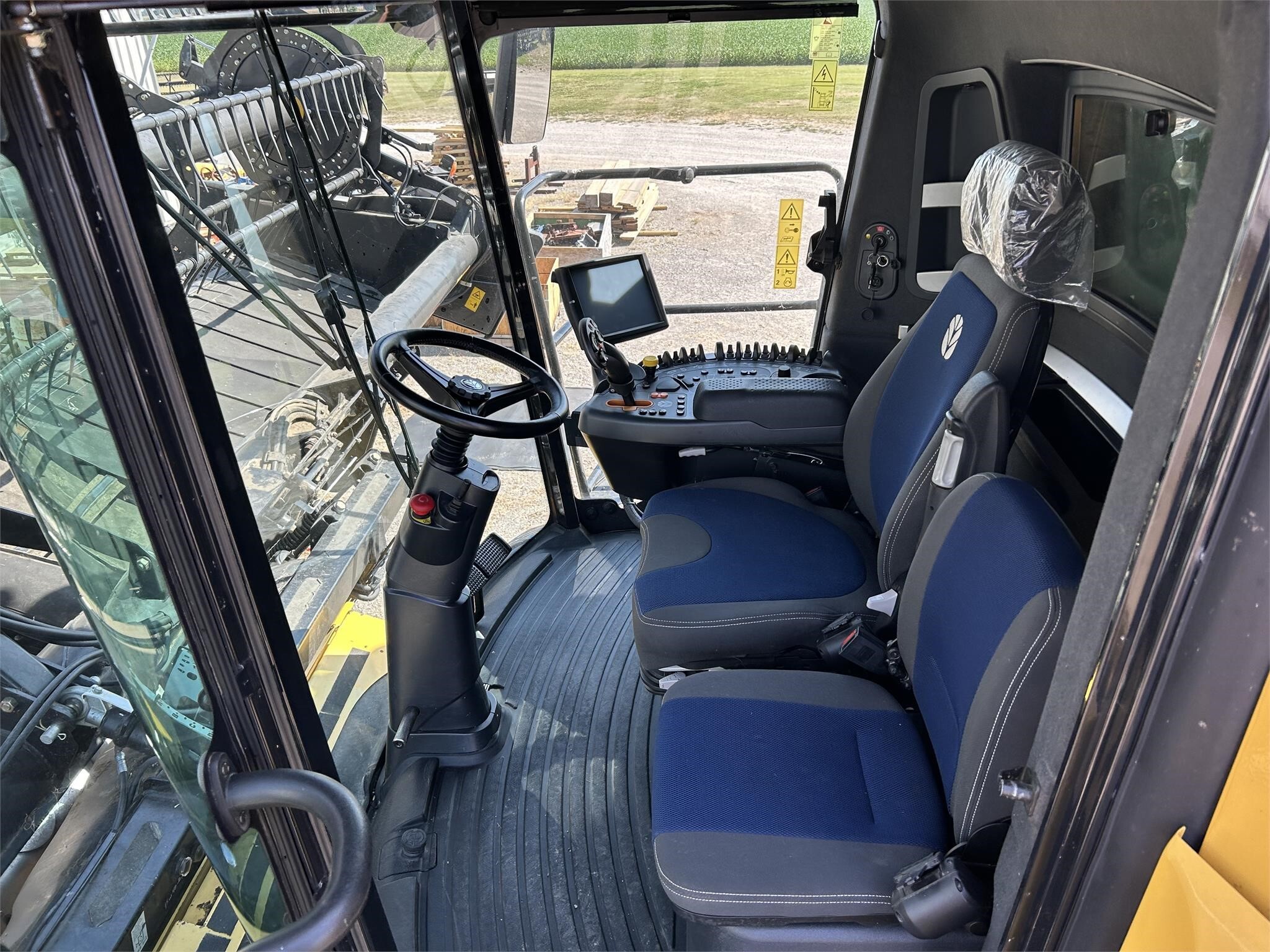 2020 New Holland CR8.90 Combine