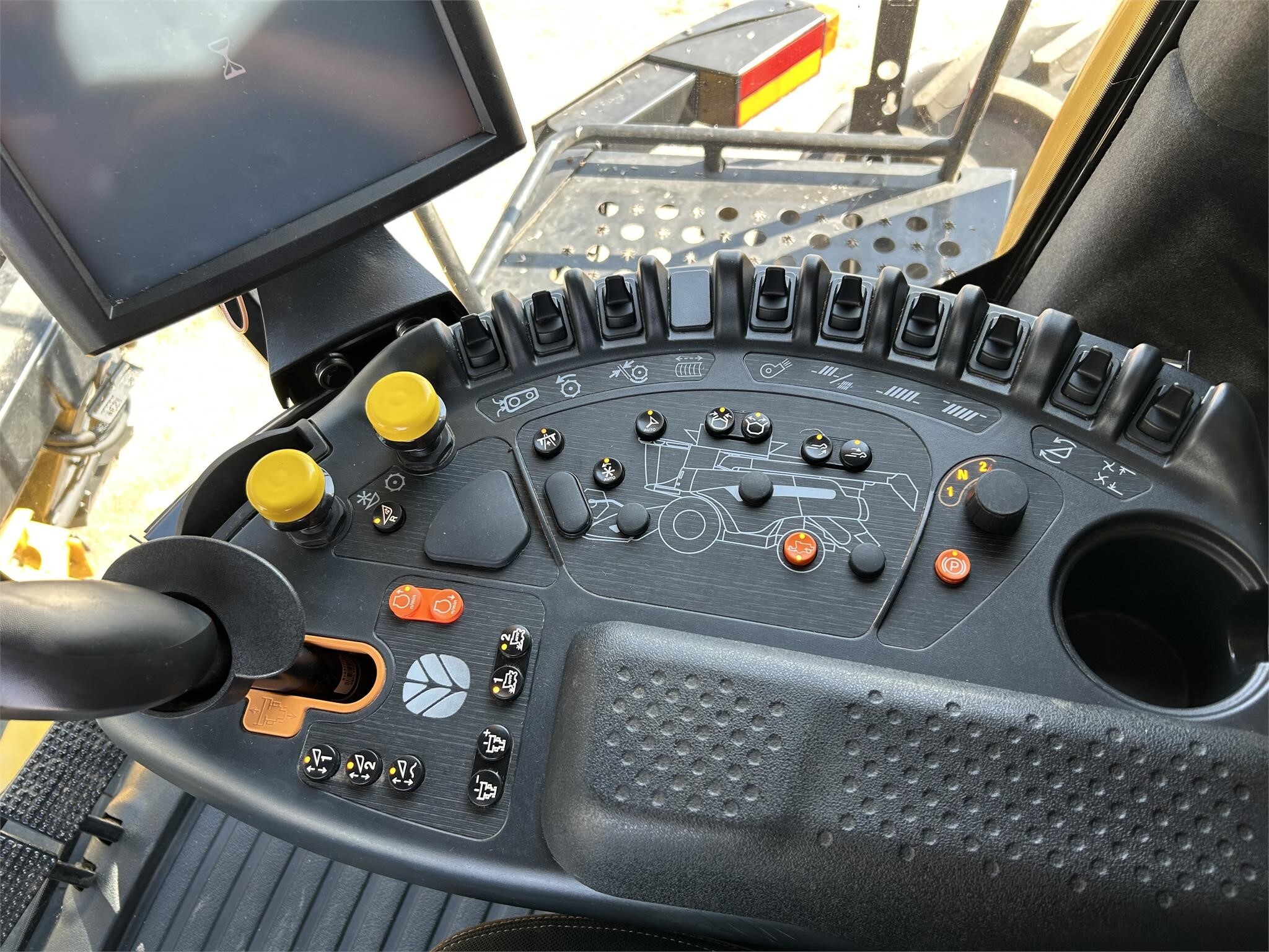 2020 New Holland CR8.90 Combine