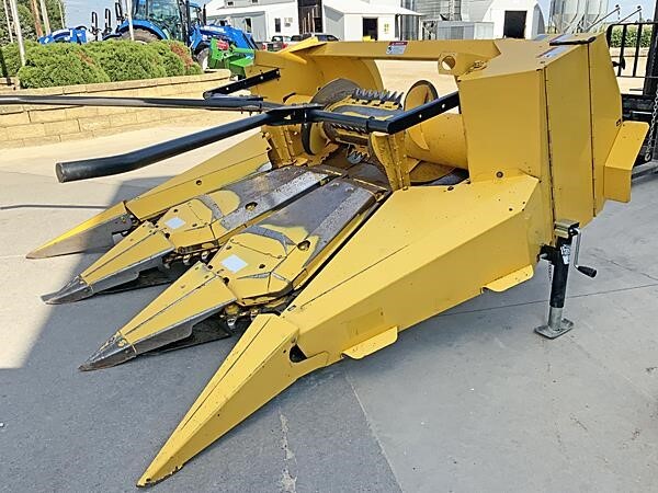  New Holland 3PN Pull-Type Forage Harvester