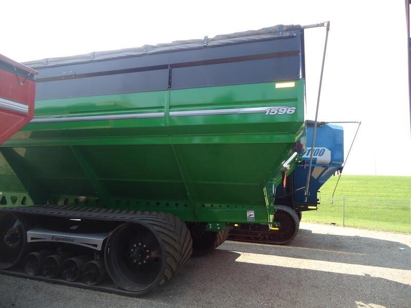 2021 Brent 1596 Grain Cart