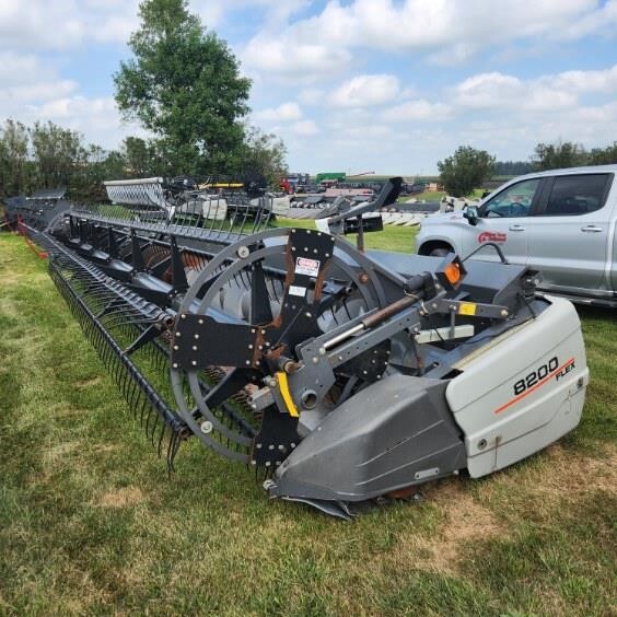 2010 Gleaner 8200 Platform