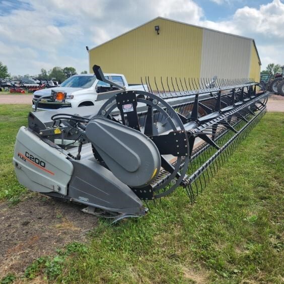 2010 Gleaner 8200 Platform