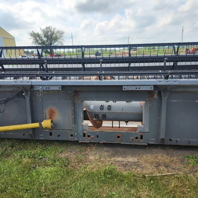 2010 Gleaner 8200 Platform