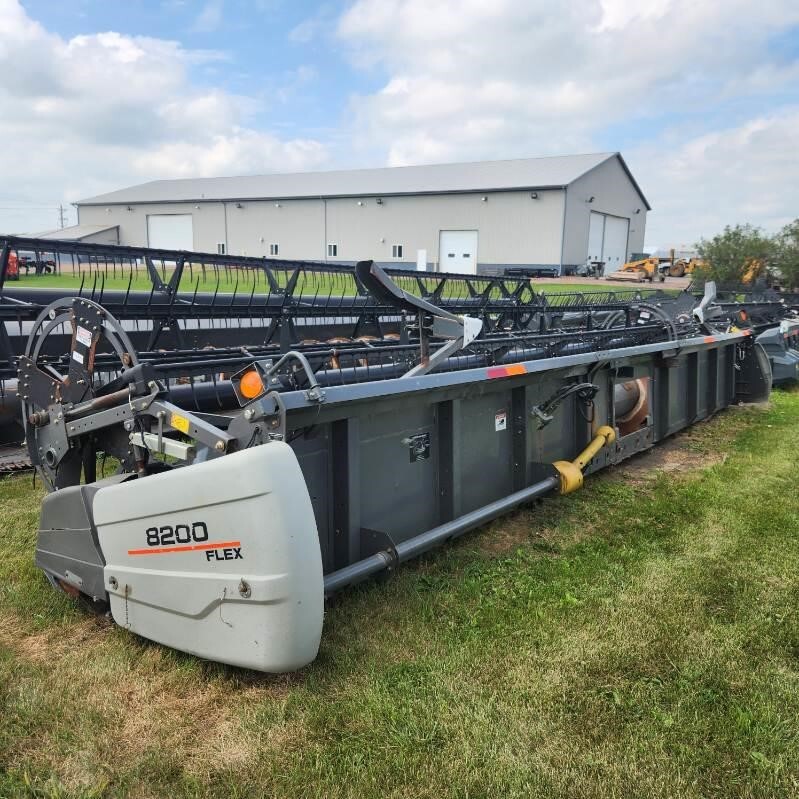 2010 Gleaner 8200 Platform