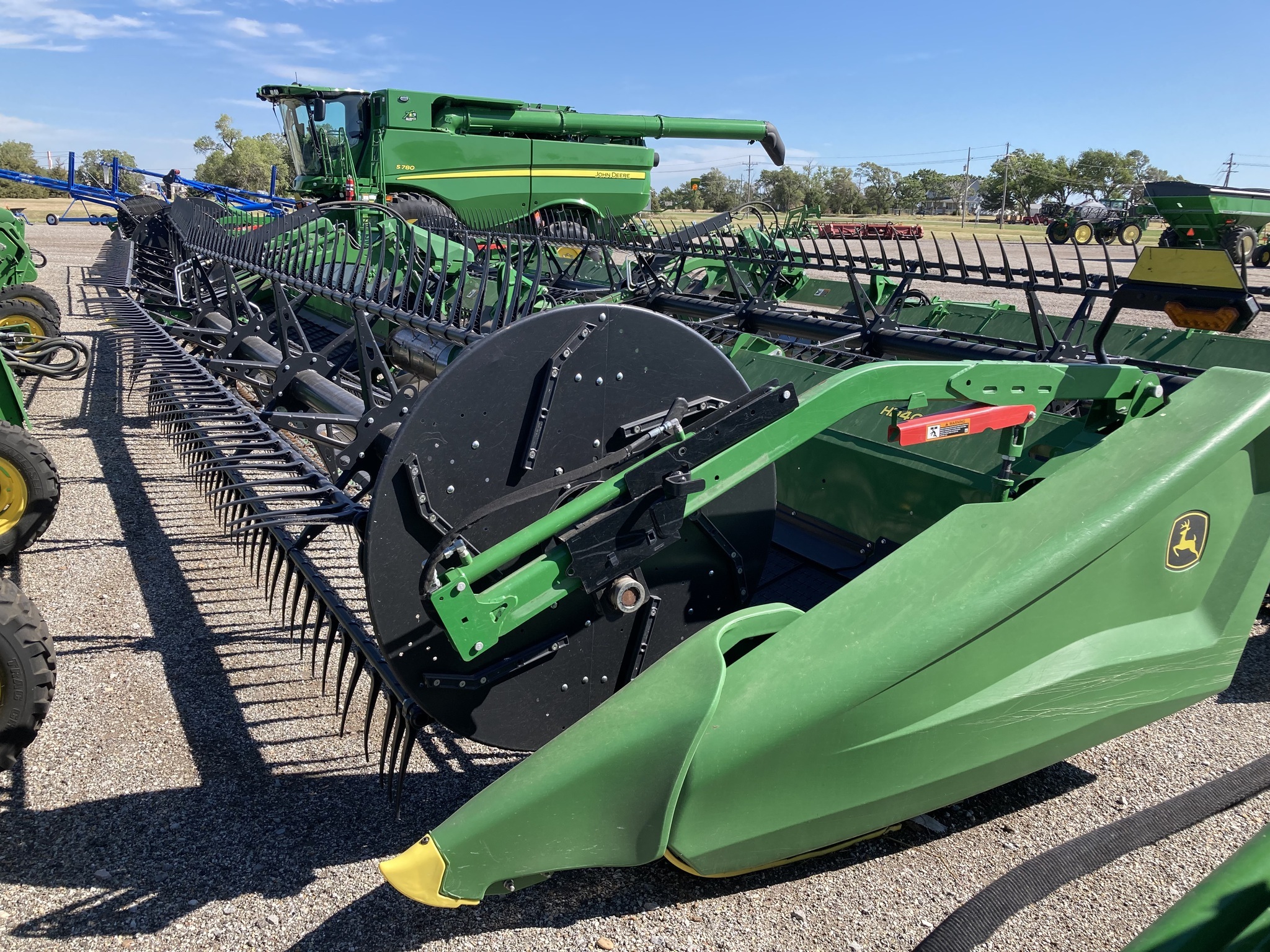 2023 John Deere HD40F Platform